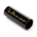 JIM DUNLOP JB02 Bonamassa Signature Medium Slide スライドバーステンレス製で、ミディアムサイズの軽量なスライドバーです。ジョー・ボナマッサは現代の最も影響力のあるブルースギタリストの一人です。また、彼は機材の第一人者でもあります。ジョー・ボナマッサシグネチャースライドには、ジョーのトーンとプレイアビリティに対する姿勢が詰まっています。フレットボードを駆け巡り、刺激的なブルースのリックを弾くのに最適です。「デヴィッド・リンドレーやライ・クーダーのようなプレイヤーからスライドを学びました。」と、ジョーは語ります。「この、ブラッククロームのダンロップスライドは、多くのプレイヤーに触発された私のボイスです。」 Joe Bonamassa