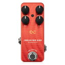 One Control JUBILEE RED AIAB ディストーション ギターエフェクター紅く猛る。咆哮のジュビリー。One Controlでは、ロックギターにとって欠かすことのできないブリティッシュサウンドのうち、70年代までの“プレキシ”サウンドを、PURPLE PLEXIFIERとして形にしています。プレキシの次に続くトーンは“モダン”と呼ばれますが、その特性には連続性があります。Purple Plexifierをさらに発展させ、今の時代へと続く最高のロックギターディストーションを。BJFが挑んだその答えがここにあります。One Control JUBILEE RED AIABは、80年代から現代の最高峰として知られるアンプサウンドに至るまで、ロックギターの中心にあるあのサウンドを作ることができます。かつて、限定生産として発売された50W/100W切替式の伝説的なアンプ。そのアンプは、通常バージョンと比べるとミッドレンジが強く、さらにその特性を効果的なミッドレンジコントロールで操作することができました。JUBILEE RED AIABは、このミッドレンジの特性を再現することに成功しました。ですが、単にあの時代の音を再現しただけではありません。例えば世界的に人気が高く、まさにエクスタシーなトーンで知られるアンプにも同様の特性があります。このアンプのミッドレンジの美しさは格別で、JUBILEE RED AIABでもそのトーンの味わいを楽しむことができます。そのミッドレンジは、独特のMIDコントロールで自在にコントロールできます。このコントロールは600Hz付近に設定されたミッドノッチの深度を調整します。反時計回りに回せばミッドレンジは平坦化し、“エクスタシー”から往年の“ジュビリー”、そして“ブラウンアイ”へとサウンドをコントロールします。さらに、このミッドノッチ周りのバランスを調整するTREBLEコントロールは、2kHz付近の高域成分と100Hz付近の低域成分を同時に調整し、サウンド全体のバランスをとることができます。GAINコントロールでお好みの歪みを作ったら、MIDで気持ちの良いミッドレンジを作り、さらにTREBLEで全体を整えるように音を作ることができます。例えば、GAINを最大に設定し、MIDとTREBLEを12時付近に設定すると、ブラウンサウンドと呼ばれた“あの音”への近道となります。今、ギターは6弦とは限りません。7弦、8弦以上の多弦モデルも多く発売されています。JUBILEE RED AIABは、8弦以上のエレキギターの持つ太い低音域をもカバーすることができます。単に“低音が出せる”というだけでは、現代のギタリストは満足しません。単に低音が出るだけでは、ベースと帯域がかぶってしまい、結果的に濁った音になってしまうこともあるからです。JUBILEE RED AIABのローエンドは、多弦ギターの帯域をカバーしつつ、ベースとはかぶらない位置に音を配置できるようなトーンです。楽曲のセンターでボトムを支えるベースよりも少し前に出て、定位感をもたせたようなローエンド。この特性により、ギターサウンドそのものの爆発的な迫力を失わず、アンサンブルにもなじませることができます。また、これほど高いゲインを作りながら、驚異的なローノイズを実現していることも大きな特徴の1つです。ノイズレベルが低いため、ノイズゲートを搭載していないにもかかわらず、無音部分と演奏部分がはっきりと分かれ、それにより楽曲全体が前に出てきます。これは和音の解像度の高さにも影響します。これはJUBILEE RED AIABのクラリティの高さの秘密です。80年代から現代にかけてロックギターの中心にあるサウンドが、JUBILEE RED AIABの中にあります。GAINノブを最小にすれば80sロックサウンド、最大にすればモダンハイエンドアンプのトーンへと変わります。時代の流れを感じながら、最高の音を探してみませんか。●特徴・80年代のブリティッシュトーンからモダン、ハイエンドなトーンまで・独特のMIDコントロールと、音色のバランスを取るTREBLEコントロール・アルミ削り出しのハイクオリティなミニサイズケース・電池内蔵も可能・トゥルーバイパススイッチング●コントロール・VOLUME：音量を調整します。・GAIN：歪みの強さを調整します。反時計回り最小で80sロックサウンド、時計回り最大でモダンなハイエンドアンプのトーンへと変わります。・MID：ミッドレンジの出方を調整します。・TREBLE：高域を中心としながら、サウンド全体のバランスを整えます。●スペックインプットインピーダンス : 180Kアウトプットインピーダンス : 50K 駆動電圧 : 9V 消費電流 : 6mAS/N比 : 80dBサイズ：39Wx100Dx31H mm(突起含まず)、47Wx100Dx48H mm（突起含む)重量：およそ160グラム(電池挿入時200グラム) ※電池は付属しません。種類:AIABアダプター:9Vセンターマイナス電池駆動:9V電池コントロール:VOLUME、GAIN、MID、TREBLE