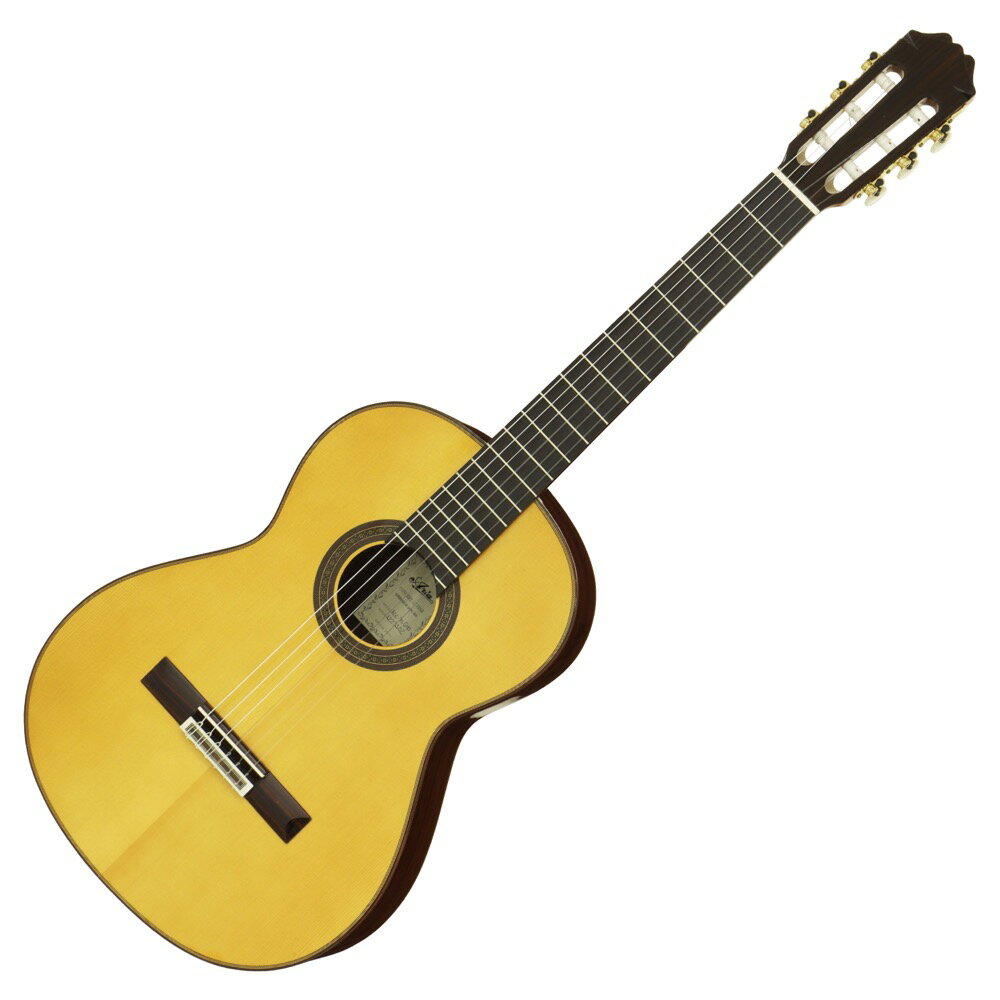 ARIA ACE-7S 640 Spruce クラシックギターClassical Guitars 「Concert」ギター製作技術の伝統を誇るスペインで委託製作され、バインディングや飾り部分には一切プラスチックを使用せず、高級手工ギターと同じように木象眼（モザイク）を使用しています。スペイン製ギターが持つ特有の明るい音色をお楽しみください。【SPEC】Top：Solid SpruceBack & Sides：RosewoodNeck：MahoganyFingerboard：RosewoodScale：640 mmNut width：50 mm