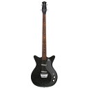 Danelectro 59DC SHORT SCALE BASS BLACK METALFLAKE エレキベースメゾナイト製ホロウボディ特有の深い低音、リップスティックピックアップによるスイートなサウンド、メタルナットによる開放と押弦時のサウンドの均一さ、操作性と携帯性の高いショートスケールベースです。更に、ブリッジはメタルセパレートタイプを採用。細やかな調整も可能です。また、メゾナイト製ホロウボディによって軽量で、ショートホーンシェイプによるハイフレットの操作性の高さ、ルックスもショートスケールにより、よりギターに近いバランスを実現しています。スイッチを搭載しており、より演奏性の高いベースに仕上がりました。【スペック】ボディ：メゾナイトピックアップ：2-リップスティックコントロール：2ボリューム、2トーン、3WAYスイッチフレット数：20スケール長：756mm全長：1094mmボディ全長：445mm上部ボディ幅：275mm下部ボディ幅：343mmボディ厚：41mmフィニッシュ：グロスギグバック付属