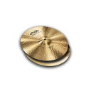 PAISTE Formula 602 Modern Essentials Hi-Hat TOP 14” ハイハットシンバル トップ※画像はサンプルです。詳しくは商品説明をお読み下さい。※トップのみでの販売になります。お間違えないようにご注意下さい。伝説的なシンバル素材≪602ブロンズ（CuSn20）≫から製造されたシリーズ。Vinnie Colaiutaとの緊密なコラボレーションの中で、オールラウンドに活躍するヴィニーの妥協を許さないサウンド・コンセプトに応じる為に開発されています。全ての工程を熟練したスイスの職人の手によって生産されている、完全に新しいワイドでダイナミックなサウンド・ディメンションを提供するシンバルです。Formula 602 Modern Essentialsのシンバルは、兄弟分となるFormula 602 Classicのエッセンス（リッチでウォームでダークさを含んだ透明性とスティックに対する鮮明さ）に、Signature Traditionalsシリーズのサウンドの緻密さを融合しています。Formula 602 Modern Essectials - Hi-HatHi-Hat14インチ ハイハットシンバル トップ