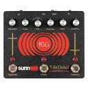 EarthQuaker Devices アースクエイカーデバイセス EQD SUNN O))) Life Pedal V3 オクターブディストーション&ブースター ギターエフェクターSunn O)))とアースクエイカーデバイセスがLife Pedalをバージョン3として蘇らせました。Sunn O))) Life Pedal V3はこのペダルが元々持っている重圧なトーンを最後の一滴まで絞る取る為に回路の隅々まで改良を重ねました。オクターブアップの部分もさらなるファインチューンを施し、低音を失う事なく高音を強調したオクターブを得る事を可能にして、三番目のFlexi-Switch Technologyフットスイッチをオクターブ用に搭載。過激に行える音の変化の方法の一つとしてオクターブを使えます。【Life Pedalの誕生】このペダルはアメリカのエクスペリメンタルメタルバンド、Sunn O)))とEarthQuaker Devicesとのコラボレーションから産まれた、彼らの新しいアルバム”Life Metal”と平行して発売された物です。このアルバムを担当したレコーディングエンジニアのSteveAlbiniの高水準のレコーディング技術を最大に活かす為に、幅の広く変化するエナジーとハイパワーなサチュレーションを得ようと、StephenとGregはアルバム用の作曲作業中にお互いのギタートーンを広範囲に渡り研究を尽くしました。その結果は驚くべき物に：雄大な発光体の様な色、巨大な音の宇宙空間、人工的とも実存する物とも取れる抽象的な輝き。彼らの山の様な機材の数々の組み合わせから産まれた物がそれでした。Life Pedalは彼らの使用するビンテージアンプ、Sunn Model T（あなたのアンプは何ですか？）の歪みを究極のエクスタシーの域に達する事を可能にさせる様、このレコーディングで重点的に使われる為にデザインされました。100Wフルスタックのあの轟音は真空管アンプを弾く人達の夢でしょう。Shin-EiのFY2とFY6にインスパイアされたオクターブファズはあの黒くて四角いネズミの箱の様な過激なディストーションとして可能な限り最高のパーツを使い再構築され、3つのクリッピングモードも搭載します（オペアンプ、非対称シリコン、対称シリコン）。2段目のゲインステージはピュアでクリーンなブースト回路で、あなたの使用しているビンテージの真空管アンプや組み合わせて使用している歪み系のペダルに更なる豊かなハーモニクスと至福のオーバートーンを与える事が可能になります。このペダルの最高のポテンシャルを引き出す為にビンテージの真空管アンプとの使用をお勧めします。【これは何？】Life Pedalはブースター搭載のオクターブディストーションです。現代的で精度の高い長持ちのする部品を使用し黒い箱の”White Face”ディストーションペダルを可能な限り忠実に再現しました。オリジナルの回路に加えた唯一の変更点はクリッピングの部分だけです。元になった回路は一つのペアのシリコンダイオードが使用され、タイトでコンプ感の有るクランチーな音色ですが、このLife Pedalでは二つのクリッピングの選択肢を追加して、使用中の機材との相性を見ながらの音作りを可能にしています。最初のクリッピングモードはダイオード無しで、このペダルで一番大きなボリュームが得られるオープンな音色。二番目は二つのシリコンダイオードとLED一つの非対称のクリッピング回路で若干のコンプ感が有りながらも、真空管アンプで得られる様なスムースなクランチが得られます。三番目は二つのシリコンダイオードを使用したオリジナルに近い、あの聞き覚えのある定番の歪みを得る事が可能なクリッピングモードです。Life Pedalのオクターブのセクションはアナログのディスクリート回路でfull-wave rectifierを元にしたビンテージ感の有るデザイン。回路上では信号が入力される一番最初の部分に搭載されています。このオクターブは独立してコントロールでき、ノブを回す事によってオクターブを好きなだけ入力された信号に加える事が可能です。このオクターブの部分は外部のエクスプレッションペダルからコントロールが可能で演奏中でも足元で好きなだけオクターブをコントロールできます。アナログオクターブの性質上こちらはモノフォニックですので、12フレットより上でのネックピックアップを使ったシングルノートの演奏で最良のトラッキングが得られます。このオクターブを信号に混ぜた状態でコードを弾くと金属音の様なカオティックな音色が得られ、ブリッジピックアップ使用時に12フレットより下で演奏するとわずかながらのオクターブ効果が得られます。オクターブを最大に設定するとLife Pedalがシンプルなディストーションペダルから、人気のビンテージファズペダル、Super Fuzzの領域にまで達します！【コントロール】● Magnitude：ブースターの出力の調整。右に回すと音量が上がり、左に回すと音量が下がります。12時方向で入力された信号と同じ音量になります。● Octave：オクターブの調整。右に回すことによって好みの分だけオクターブを入力信号にブレンドする事が出来ます。● クリッピングスイッチ：・OpAmp：ダイオード無しで、このペダルで一番大きなボリュームが得られるオープンな音色が得られます。・Asymm：シリコンダイオードとLED一つの非対称のクリッピング回路で若干のコンプ感が有りながらも、真空管アンプで得られる様なスムースなクランチが得られます。・Symm：シリコンダイオードを使用したオリジナルに近い、あの聞き覚えのある定番の歪み得る事が可能です。● Distortion：歪みの量の調整。ノブを左に回すと少なく、右に回すと多くなります。最大60dBまでのゲインを得る事が可能です。● Octave EXP：外部エクスプレッションペダルをここに接続する事によって、外部から好みの分だけオクターブを入力信号にブレンドする事が出来ます。接続の際にはペダルのフットスイッチがオフになっている事を確認してください。● Filter：ローパスフィルターの設定。500Hzから30kHz辺りに効果があり、右に回すと高域に効き、左に回すと低域に効きます。● Amplitude：ディストーションセクションの出力調整。右に回すと音量が上がり、左に回すと音量が下がります。● Magnitudeフットスイッチ：ブースター用● Octaveフットスイッチ：オクターブ用● Amplitudeフットスイッチ：ディストーション用【Specs】・寸法：121 x 144 x 57 (mm)・消費電流：15 mA● Octave Distortion：入力インピーダンス：1 MOhm、出力インピーダンス：＜1 kOhm● Booster：入力インピーダンス：500 kOhm出力インピーダンス：＜1 kOhm● フレキシ スイッチング：この機種にはフレキシ スイッチング機能が搭載されています。電子リレー方式のトゥルーバイパスで、踏み方の違いによって、通常のラッチ式のスイッチとしても、モーメンタリースイッチ（アンラッチ式）としても使用可能です。・ラッチ方式のスイッチとしての使用の場合は、通常のエフェクターのスイッチの様にオンにしたい時に一回踏み、オフにしたい時にスイッチを再度一回踏み込んでください。・モーメンタリー方式のスイッチとしての使用の場合は、スイッチを踏み込んでいる間だけエフェクターがオンになり、一度スイッチを放すとオフになります。電子リレー方式のスイッチを使用しておりますので、電源が供給されなければ入力された信号は出力されません。● 電源：この製品は9V、ACアダプターで2.1mmのセンターマイナスのアダプターで使用できます。※ デイジーチェインやトランス方式でないパワーアダプター等の使用ではノイズが乗る事が有りますので推奨されておりません。また故障の原因になりますので9Vを超える電源は使用しないでください！