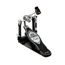 TAMA HP900PZB Iron Cobra 900 Single Pedal Power Glide ドラムペダル ソフトキャリングバック付き20年の蓄積が生んだ信頼と進化いかなるプレイスタイルにも対応する多彩な調整機能と、コントロースしやすくスムーズな踏み心地。そして何より安心してプレイに集中できる信頼。それを実現できるのは20年以上にわたり愛され続け、日々進化を続けてきたIRON COBRAだけ。更なるスムーズな動きと耐久性向上のために開発された機構や、プレイヤーの表現力を高める新ビーターなど、進化した新しいIRON COBRAを、是非その“足”でお確かめください。【Pedal Bag】TAMA POWERPAD シリーズのソフトキャリングバッグが付属します。【Power Glide LiteSprocket】Iron CobraのPower Glide は真円ホイールの上端のみを直線的にカットするこ とで、ヘッドをヒットする寸前にビーターヘッドのスピードが増すオリジナルアクション。新モデルではカム（スプロケット）の重量を従来より約40%軽くすることで、スムーズなアクションとパワーを両立しています。【Cobra Coil (US. PAT.NO.7408104)】コイルがヒットする寸前にフットボード裏側に触れる事で、フットボードの返りをアシストします。また前後位置を調整可能することで、当たり始める位置の微調整が可能です。【Power-Strike Cobra Beater】ヘッドにヒットするフェルトの面積を従来より小さく且つ厚みを増した新設計のコブラビーター。バスドラムの胴鳴りを高め、太い芯のあるサウンドを獲得すると共に、フェルト面を平らにすることでアタックを強調しました。また、ビーターヘッドは角度調整機能を継承しつつ、フェルト先端からエンド部分までの距離とシャフト位置のバランスを見直すことで、コントロール性能を向上。小さなボリュームでも音色がぼやけない、芯のあるサウンドを実現することに成功しました。【Swivel Spring Tight (US.PAT.NO.9236038)】スプリングの効果を最大化するために考案された新機構。 スプリングの下端を固定する軸がペダルの動きに合わせて回転するため、激しい動きでもスプリングが歪むことなく常に垂直方向へ伸び縮みします。これによりスプリングに蓄えられる弾性エネルギーをロスなくペダルを動かすエネルギーに変換。 さらに、スプリングとの連結部分に掛かる摩擦を軽減することで、踏み込みは軽く尚且つ戻りも速いという理想的なペダルワークを実現しました。【Minimizing Power Loss】Iron Cobra ペダルでは、スムーズで安定した動きを実現するために、各駆動部にベアリングを搭載しています。 シャフト部の両端には、パソコンのハードディスクドライブや自動車のABS 装置に採用されている超精密ベアリングを搭載し、スムーズで安定したアクションを提供。 スプリングとシャフトの連結部分に備え付けられた高精度ボール・ベアリングは、フットボードを踏み込む力をカムの回転エネルギーに無駄なく変換し、スムーズなペダルワークを実現します。 さらに、ヒンジ部に採用された“Oiles”ベアリングは、不快なフットボードの横ブレをシャットアウトします。【Hinge Guard Block】ヒンジシャフト両端のベアリングの固定方法を、従来のフットボード側面から貫通させる方式より、ベアリングを上下で挟むように保持する方式に変更。 ペダルを踏んだ時にベアリングに掛かる力を分散することで、ヒンジシャフト自体に掛かる負荷を軽減。 従来モデルよりも高い精度での回転を行うことが出来るようになり、かつてないスムーズな操作性を実現しました。【Oiles Bearing Hinge】フットボードの支点となるヒンジ部は、"Oiles"ベアリングを採用することでスムーズなアクションと、フットボードのブレが少ない抜群の安定性を誇ります。さらに従来のものより直径が若干太めのものを採用することで耐久性も向上しています。【Vari-Pitch Beater Holder】Speedo-Ring との組み合わせによるビーター/ フットボードアングルの調整機 能。フットボードの角度に影響を与えることなく、ビーターがバスドラムのヘッ ドに当たるまでの距離を無段階で調整可能です。【Speedo-Ring】スプリングテンションをシャフトへと伝えるロッカー・カムのローラー部に、高精度ボールベアリングを採用。徹底的に可動部のロスを減らすことで、素早いレスポンスを生み出します。【Quick-Hook】Speedo-Ringのベアリングをホールドする専用スプリングフック。収納時には簡単に取り外せ、ビーターを抜かなくともコンパクトに収納出来ます。【Para-Clamp II Pro】様々な厚みのバスドラムフープを確実にホールドする、TAMAオリジナルクランプがバージョンアップ。バスドラムフープを固定する先端部にラバーを装着したことでグリップ力を高め、フープへのダメージを抑えつつ強い固定力を発揮します。また、先端部が三次元で動く構造を採用しているため、バスドラムのフロント側を極端に浮かせたセットアップでも、その角度に応じて先端がフィットしペダルを安定させます。その上、固定する際に締めるTボルトが、フットボードの脇から操作出来る構造ですので、スローンに座ったままでもペダルの着脱が可能です。