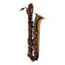 Chateau シャトー CBS-H92DL バリトンサックス ダークラッカー仕上げ【HANDMADE SERIES Baritone Saxophone】吹奏楽やビッグバンド等、大音量のアンサンブルの中でもボトムラインを支えることのできるChateauのバリトンサックス。管体に銅の含有量92％のレッドブラスを採用。ヴィンテージを意識した深い飴色のダークラッカーは通常のラッカーよりも塗装面が厚く仕上がっており、その分吹きごたえのある吹奏感です。また、3連のストラップリングによりベストポジションで演奏が可能です。【仕様】ハンドメイドシリーズ / バリトンサックス● 管体：レッドブラス（92％-Copper）/ダークラッカー仕上げ● Key：E♭● その他仕様：ブラスサムフック&サムレスト、ニードルスプリング、ビゾーニ・Proパッド● 付属品：ケース、マウスピース、リガチャー、グリス、ストラップ、スワブ、リード、着脱式ペグ● Low A キィ付き