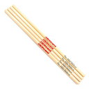 【2ペア】 Wincent ウィンセント W-TBEP El Pana Timbale Sticks ティンバレススティック ヒッコリーウィンセントは、1992年にダン・ニーレンと父のボーによって誕生したスウェーデンのドラムスティックメーカーです。【仕様】・素材：ヒッコリー（Hickory）・全長：420mm・直径：12.7mm・チップなし・仕上げ：ワックスプロテクション・Juan Carlos El Pana Melianデザイン※2セット（2ペア）での販売です。●ウィンセントによるドラムスティックの製造工程の主な特徴：1：木材を乾燥させることで耐久性を向上。2：細かい砥石を使用するセンターレス研磨技術。3：独自のプロテクションによる高い品質。【木材を乾燥させることで耐久性を向上について】スティックを作る際は木材がどの程度乾燥していなければならないかに多くの注意を払い、耐久性を高めるために木材は蒸気の窯で3週間以上乾燥させることで適度な湿度を与えています。そのため、耐久性、衝撃吸収性に非常に優れ、真っすぐなスティックを作り出しています。【細かい砥石を使用するセンターレス研磨技術について】スティックの形状を優しく整えて研磨、これにより木材にダメージを与えず耐久性を上げ、さらにはバランスの向上を実現。【独自のプロテクションによる高い品質について】ワックス保護によりグリップ感が向上しドラムスティックが手から滑り落ちるのを防ぐ効果があります。またワックスが木の奥深くまで入り込むことによりスティックが折れにくくなりより耐久性が向上します。