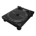 Pioneer DJ PLX-CRSS12 ハイブリッドターンテーブル レコードプレイヤーPLX-CRSS12は世界で初めてアナログレコード再生とデジタルファイルを用いたトーンアームフリーDVS演奏の両対応を実現。DJのクリエイティビティを最大限に引き出し、オーディエンスの熱狂を創り出す唯一無二のターンテーブルです。【主な特徴】・針飛びを気にせずパフォーマンスに集中できるトーンアームフリーDVS演奏を実現DIGITAL VINYLモードでは、新たに搭載したMAGVEL CLAMPを使用することで、レコードの操作を直接読み取り、トーンアームを介さずデジタルファイルの楽曲をコントロールできます。針飛びの心配がなく、レコードと同じ操作感でダイナミックなスクラッチパフォーマンスを可能にします。また、アナログレコード再生時は、PLX-1000相当の高い操作性を継承しています。【自分好みに思い通りの操作性にカスタマイズできるフィーリング調整機能】・自分好みにレコードの操作感を調節可能PLX-CRSS12ではMAGVEL CLAMP上部のダイヤルですばやくレコードの重さを調整できるので、スリップマットやスリップシートを交換する手間なく、スムーズにパフォーマンスに臨むことができます。・トルクレベルも思い通りの操作性にカスタマイズUTILITY設定ではターンテーブルの回転トルクを3段階で調整できるので、お好みに合った操作感に簡単に実現できます。再生開始時に素早い音の立ち上がりを実現する「High」、ターンテーブルを使用する多くのDJが慣れ親しんだ伝統的なトルクを踏襲した「Low」、音の立ち上がりと従来の操作感のバランスを両立する「Mid」からお選びいただけます。・ターンテーブル停止時間も変更可能本体前面のスイッチでは、STOP操作時にターンテーブルが停止するまでの時間を3段階で調整できます。切れの良い「Min」。伝統的な製品を踏襲し、ターンテーブルを使用する多くのDJが慣れ親しんだ設定を踏襲した「Mid」。前2種よりも長く、演奏の終わりをより印象的に表現する「Max」からお選びいただけます。【快適で直感的なパフォーマンスを実現する】・MIDIマッピングが可能な4つのPERFORMANCE PADターンテーブルの手前に4つのPERFORMANCE PADを設置。HOT CUEやSAMPLERを素早く呼び出せるので、パッドを搭載していないDJミキサーで演奏する場合でも、ターンテーブル上で操作することができます。Serato DJ Pro使用時にはHOT CUE、SAMPLER、STEMS、SCRATCH BANK、ROLL、SAVED LOOP、rekordbox使用時はHOT CUE、SAMPLER、TRACK SEPARATION、SAMPLE SCRATCH、PAD FX1、BEAT JUMPをデフォルトのパッドモードとして使用可能。さらに、パッドはMIDIマッピングが可能なので、他の機能をお好みで割り当てることもできます。また、パッド1-4、5-8へのコントロールを切り替えて、計8つのパッドを使った演奏が可能です。・OLEDディスプレイで素早く手元で楽曲再生情報の確認が可能ターンテーブル上部にOLEDディスプレイを搭載しました。ディスプレイではテンポレンジとSTEP PITCH時のKEYに加え、DJソフトウェアを起動しているPC/MacとUSB接続すると、BPM、KEY、デッキ番号を手元で確認することができます。UTILITY設定にも素早くアクセスできるので、演奏中にPC/MacやDJミキサーに視線を移す手間が省けて、演奏に集中できます。【PLX-1000からさらに進化したアナログレコードの高音質再生】PLX-CRSS12は、市場で評価の高いプロフェッショナル向けターンテーブル「PLX-1000」からさらに進化した音質で、アナログレコードの音を忠実に高音質で再生します。・スイッチング電源トランス電源の振動と漏洩磁束を除去するためにスイッチング電源を採用し、ノイズを抑制することにより高解像度な音質を実現しました。・亜鉛ダイキャストPLX-1000と同様に本体上部には質量が大きい亜鉛ダイキャスト、下部には厚さ8 mmの樹脂を採用して本体構造と制振素材を最適化しました。・RCA端子金メッキRCA端子にもPLX-1000同様の金メッキを施した削り出し部品を採用し、プラグとの安定した接続でPHONO信号をダイレクトに伝送することにより、アナログレコードの音を高音質で再生します。・マットブラックカラーに統一された堅牢で精緻なデザインPLX-CRSS12はマットブラックカラーを基調としており、トーンアームなどの金属部分にも特別なコーティングを施しました。細部まで丁寧に作り込むことによって、堅牢で精緻な印象を与えます。・DJソフトウェア Serato DJ Proとrekordboxに対応「Serato DJ Pro」と「rekordbox」に対応しています。本機を、DJソフトウェアをインストールしたPC/Macと各DJソフトウェアのDVS機能に対応したミキサーと接続することで、DVSとPERFORMANCE PADによる演奏を始められます。【その他の特徴】・交換可能なMAGVEL CLAMPMAGVEL CLAMPは紛失時や予備用として単体での購入が可能です。また、MAGVEL CLAMPを使用しないときは、デッキ上部にあるMAGVEL CLAMP専用ストレージに設置しておくことで紛失を防げます。・Firmware Update Manager本ツールをご利用いただくと、PC/Macと対象製品をUSB接続することで、最新のファームウェアが自動で通知され、ダウンロードできます。詳しくはこちら。・AlphaTheta Care 延長保証対象製品をより長く安心してお使いいただくための製品延長保証サービス。【スペック】幅：453 mm高さ：159 mm奥行き：353 mm本体質量：12.2 kgターンテーブル駆動方式：サーボ式ダイレクトドライブターンテーブル：アルミダイキャスト 直径：332mmモーター：3相ブラシレスDCモーターブレーキシステム：電子ブレーキ回転数：33 rpm, 45 rpm回転数調整範囲：±8, ±16, ±50 ％ワウ・フラッター：0.15 ％ 以下 WRMS (JIS WTD)S/N比：65 dB (DIN-B)起動トルク：”High: 0.45 N・m (4.5 kgf・cm) 以上Mid: 0.32 N・m (3.2 kgf・cm)Low: 0.2 N・m (2.0 kgf・cm)”起動時間：0.3 秒 (33 rpm時)ブレーキ時間：”Max: 3.5 秒Mid: 1.0 秒Min: 0.5 秒以下トーンアームタイプ：ユニバーサルタイプS字型トーンアームジンバルサポート型軸受構造スタティックバランス型”オーバーハング：15 mm有効長：230 mmトラッキングエラー：3°以内アーム高さ調節範囲：6 mm針圧可変範囲：0-4 g (1目盛 0.1 g)適正カートリッジ質量：2.5-12 g (取付用のねじ、ナットを含む)USB：1 USB C端子出力端子：1 PHONO(RCA)付属品：プラッタープラッター固定用ネジドライバーMAGVEL CLAMPスリップマットスリップシートダストカバーバランスウェイトサブウェイトヘッドシェルシェルウェイト電源コード音声ケーブル（アース線一体型）USB ケーブルクイックスタートガイド使用上のご注意