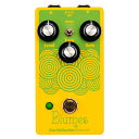 EarthQuaker Devices アースクエイカーデバイセス EQD Blumes ベース用オーバードライブベースオーバードライブBlumes（ブルームス）は発表以降様々なプレイヤーの間で人気のTS系ペダルPlumes（プルームス）のベース版オーバードライブとして開発されました。　Plumesと同じく3クリッピングモード搭載で低音部分に特化したベースオーバードライブBlumesはゲインの量を倍に増やし低音の出方とレスポンスもベースの帯域に特化、深い低域との歪みをクリアに出力します。　手元の細かな動きに反応するダイナミクスとヘッドルームで歪みが必要な全てのベーシストの期待に答えます。ご使用の真空管ベースアンプにさらなる立体感や噛みつき感を与えるのにも最適で、このブルームスのチューニングは多弦ギターやドロップチューニングのギター等の低音に効く現代的な歪みも演出します。【コントロール】Gain: 歪みの量の設定。Tone: 左に回すと低音が得られ、中央よりに回すと中音が得られ、右に回すと高音が得られます。Level: 出力の設定。入力された信号と同じ出力にするには10時から12時の方向で設定しますが、選択したダイオードの種類によっても変化します。クリッピングモード （トグルスイッチ）・Symmetrical（対称）LEDのクリッピング - 歪みが多くコンプレッション感が出ます。・クリッピング無し - オープンなOpAmpの歪みでクリーンブーストに最適。・Asymmetrical（非対称）シリコンダイオードのクリッピング - ゆるい感じの歪みでトランスペアレント感が出ます。このモードは出力される音に原音が混ざります。【歪みのカスタマイズ】ベースプレイヤーは音楽の基本となるリズムやボトムを支え、バンド内では全体の出音を引き締め、他の楽器隊の音をアンサンブルの中で支える様な重要な役割を果たしておりますが、何故かそれに特化したペダルが少なすぎると？そんな貴方のボトムエンドのサポートにこの黄色いベースオーバードライブを作りました！ここで感の良い貴方の事ですから“ビビビっ！”と来ましたよね。ダウンチューニングやバリトーンギターを多用するギタープレイヤーにも、このBlumesで深い部分をオーバードライブさせてもらいたいです。ギタープレイヤーとの活躍も楽しみにしております！チューブスクリーマー系のオールアナログなソフトクリッピング回路を採用しておりますが、音はBlumes独自のキャラクターを生み出します。電源部分にはバイポーラー電源を採用し、全てのベーシストが求めるであろうクリアさとダイナミクス、そしてヘッドルームを作り出し、立体感の有る音をそのままに真空管アンプもプッシュする事が可能です。元ネタとなったPlumesのキャラクターはそのままに、ベースプレイヤーが歪みとの演奏で一番気にする部分、低音部のレスポンスに細心の注意を払い、ベースから出力される信号を可能な限りそのまま残しながらもGainの分量を2倍まで上げる事が可能になりました。Gainの低い設定ではPlumesで好評のクランチを得られ、12時以降に上げていくと低音部との相性が最高な歪みを生み出します！クリッピングモードはPlumesと同様に3種のクリッピングモードを搭載し、さまざまな使用方法で低音をドライブできます。Mode1はSymmetrical（対称）のLEDを二つ使ったクリッピング。Blumesで一番歪むモードです。信号のコンプレッション感は少量で、オープンで出力の高さが特徴。Mode2はクリーンなOpAmpを使用したブーストモード。クリッピングダイオードを使用しないシンプルなOpAmpの歪みが得られます。3モードの中で一番高い出力で、フリークエンシーレスポンスも一番広いモードです。Gainノブが12時以下でクリーンブーストとして活躍するでしょう。Mode3はAsymmetrical（非対称）のシリコンダイオードのクリッピング。チューブスクリーマー系に一番近い音色ですが、出力は高くクリアな音色を提供するトランスペアレント系の音色です。このモードでの低音は暖かく丸みのある音色で出力は低くなります。歪みの質はファズ寄りになり3種のモード内で一番コンプ感が得られるモードです。出力される音には原音も含まれているので、もしファズの様な歪みをクリーンなベースに足したいならこのモードを気に入ってくれるはずです。仕様：Blumes（ベース用オーバードライブ）タイプ：オーバードライブ消費電流：25 mA電源：9Vセンターマイナス2.1mmアダプター9Vバッテリー：使用不可本体サイズ：133.35 x 82.55 x 82.55mmスイッチ：フレキシスイッチ