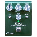 Source Audio ソースオーディオ Bass ZIO ベース用プリアンプ DIペダルベーシストとエンジニアのニーズに応えた、「高音質」「低ノイズ」「機能性」を誇るベース用プリアンプ + DI ペダル。最先端のデジタル技術者集団である SOURCE AUDIOが、ギターとは全く異なる、広いダイナミックレンジと周波数特性を持つ「ベース」という楽器に焦点を当て、あえてオールアナログ回路に拘って生み出したベース用プリアンプ + DIペダル “Bass ZIO” 。高品質オペアンプを採用することにより、超低ノイズ、超低歪み、広大なヘッドルーム、純粋で透き通ったプリアンプサウンドを実現。アクティブ/パッシブベースのどちらにおいても、繊細なフィンガータッチから強烈なアタックまでダイナミクスを損なうことなく演奏することが可能です。演奏スタイルに合ったサウンドを意のままに構築可能な、シンプルかつ柔軟なトーンコントロールを装備。特に EQ セクションは、最大までブーストさせてもノイズレスのまま音像を持ち上げ、カットさせても音の輪郭を失うことはなく、ベースサウンドをミックス内の適切な位置に収めます。独立した3系統のアウトプットにより、練習、レコーディング、ライブ等の様々なシーンに対応可能。エフェクトペダルとしてアンプの前段で洗練されたサウンドを構築するだけでなく、DIRECT OUT（XLR）を介してミキサーやレコーディングインターフェースに直接ルーティングしてもアンプのような美しいトーンを生み出します。●OPAMP：Bass ZIO の心臓ともいえるオペアンプ部には、信号の忠実度の維持が重要なオーディオおよび産業用アプリケーション向けに設計された Burr-Brown “OPA1656” を採用。OPA1656 の特徴である、超低ノイズ、超低歪み、広いダイナミックレンジ、忠実な周波数レスポンスにより、ベース本来の純粋なサウンドを惜しみなく引き出すことができます。【CONTROL】●KNOBS：・OUTPUTノブ：-6dB 〜 +16dB の範囲でブースト/カットすることができます。・BASSノブ＆FOCUSノブ：BASS ノブは、100Hz を最大 +11dB までブーストし、FOCUS ノブは、ハイパスフィルターのカットオフポイントをスイープして膨らんだ低音域（サブベース）を抑えます。これらを組み合わせることにより、ボトムのルーズさに邪魔されることなく、タイトでパンチの効いた存在感のあるローエンドを調整することができます。・TREBLEノブ：1kHz を -6dB 〜 +14dB の範囲でブースト/カットします（フラット：センター位置）。ブースト時は、耳障りさを加えることなく音の輪郭をより鮮明にし、カット時は、ソフトで滑らかなトランジェントに調整することができます。●SWITCHES：・GRITスイッチ：ON（上）にすることで、ハイパワーのベースアンプが限界までプッシュされた時のドライブサウンドを付与することができます。ゲインの量は、アウトプットジャック側にあるGAINトリムポットで調整可能。EQコントロールとの組み合わせ次第で、温かみのあるヴィンテージトーンから、モダンでパンチの効いたクランチサウンドまで構築可能です。・SCOOPスイッチ：ON（上）にすることで、「濁った」周波数帯域をクリーンアップするために中低音域をカットします。これは、スタジオエンジニアがトーンの明瞭度を高める際に使用した、「Pultec Trick」と呼ばれる Pultec EQP-1A（1950年代に最初にリリースされたスタジオラックEQ）のセッティングを基にしています。●OUTPUTS：・DIRECT OUT ジャック（XLR - Balanced）：GROUND/LIFT スイッチを備えたバランス出力です。レコーディングやライブの時にミキサーやオーディオインターフェースに接続します。・OUTPUT ジャック（1/4" - Unbalanced）：アンプまたはシグナルチェーンの後段に接続します。・HEADPHONE ジャック（1/8"）：低インピーダンスのスタジオヘッドフォンを駆動可能な高ダイナミックレンジ、低ノイズアンプが搭載されています。【製品仕様】・動作電圧：9V DC（電池使用不可）※9Vよりも高い電圧で動作させないでください。・消費電流：140mA（ヘッドフォンアウト使用時 - 最大 200mA）・電源端子：外径5.5mm / センターピン2.1mm（センターマイナス）・寸法 / 重量 ：8.5cm（幅） × 10.5cm（奥行） × 5.8cm（高さ/ノブ含む） / 273g