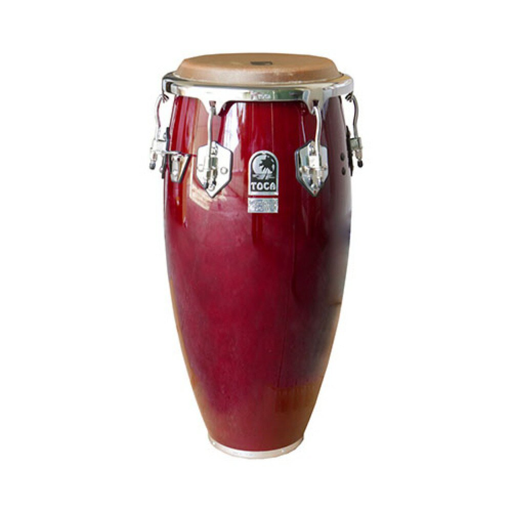 TOCA トカ 4611-DW Custom Deluxe 11インチ Dark Wood Quinto コンガ キント ダークウッド【CUSTOM DELUXE WOOD CONGAS】カーニバルミュージックのリズムパターンが由来のキューバの民族楽器コンガ。樽型に成型されたボディに打面を組み合わせた温かみの有る音色が特徴的です。TOCA Custom Deluxe Seriesはプロのパーカッショニストにも愛されるTOCAコンガの上位機種です。ウッドタイプは硬質な木材オークウッドと、充分な厚みの牛革を使用した肌触りの良いヘッドの組み合わせは、抜けの良いふくよかなサウンドを奏でます。チューニングの安定したTOCAイージープレイフープと、耐久性に優れた6つのラグが演奏面をしっかりとサポート。■サイズ(Quinto)：11" × 30"■カラー：Dark Wood