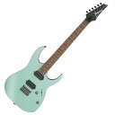 Ibanez アイバニーズ RG421S-SEM RG Standard エレキギターIbanez ギターの“代名詞”と評されるRG。それはメタル・ミュージックを念頭に、スピーディあるいはテクニカルなプレイへの対応と質実剛健なデザインとを併せ持って生み出されたモデル。誕生から35年以上を経た今もなお、メタルはもちろん、ジャンルを超えた幅広い音楽に対応できるハイ・パフォーマンスなギターとして、止むことなき進化を続けている。- メイプル材 ネック / Wizard III シェイプネックの素材としてはメジャーな、硬質で強度が高いメイプル材を採用。アタックとサスティーンに富み、張りのある”パリッ”とした高音域 サウンドが特徴です。薄い握り心地と握り易さを追求し、抜群のプレイアビリティを約束する”Wizard III”ネック・シェイプを採用。- ジャトバ材 指板 赤褐色の木肌と木目を持つ硬質な木材で、ふくよかな中音域が特長です。 - メランティ材 ボディ / ボディ・トップとサイド&バックの色を塗り分けたボディーカラー 中音域からやや低音域の特性に富んだ、明るくふくよかな音色と甘めのトーンが特徴です。 古くから家具材や建築材料にまで幅広く扱われ、”フィリピン・マホガニー”と称される木材です。 高級モデルで採用されることが多い、ボディ・トップとサイド&バックのカラーを塗り分けています。 ボディ・トップにはパステルなミントグリーン系の人気カラーを、サイド&バックは木材の質感を生かしたナチュラル・カラーで塗り分け、ボディー外周をホワイト・バインディングで巻いています。オシャレなルックスに仕上がりました。- Ibanez オリジナル”Quantum” ピックアップ音の輪郭が明瞭な低音域とキレのよい高音域が特徴の Ibanez オリジナル”Quantum”ピックアップを搭載。- シンプルなコンストラクションで人気の”F106”フィックスド・ブリッジ- “Mono-unit” アウトプット・ジャック堅牢で破損に強い樹脂製一体型で、プラグ種別での通電差異が少ないです。また、ジャックの緩みによる接触不良や断線を防ぎます【Specs】- Neck type：Wizard III Maple neck- Body：Meranti body- Fretboard：Jatoba fretboard w/ Sharktooth inlay- Fret：Jumbo fret- Bridge：F106 bridge- Neck pickup：Quantum (H) neck pickup- Bridge pickup：Quantum (H) bridge pickup- Controls, Pickup Selector：1 Volume, 1 Tone, 5-way lever switch- Hardware color：Cosmo Black- Strings gauge：.010/.013/.017/.026/.036/.046 (D'Addario EXL110)カラー：SEM (Sea Shore Matte)