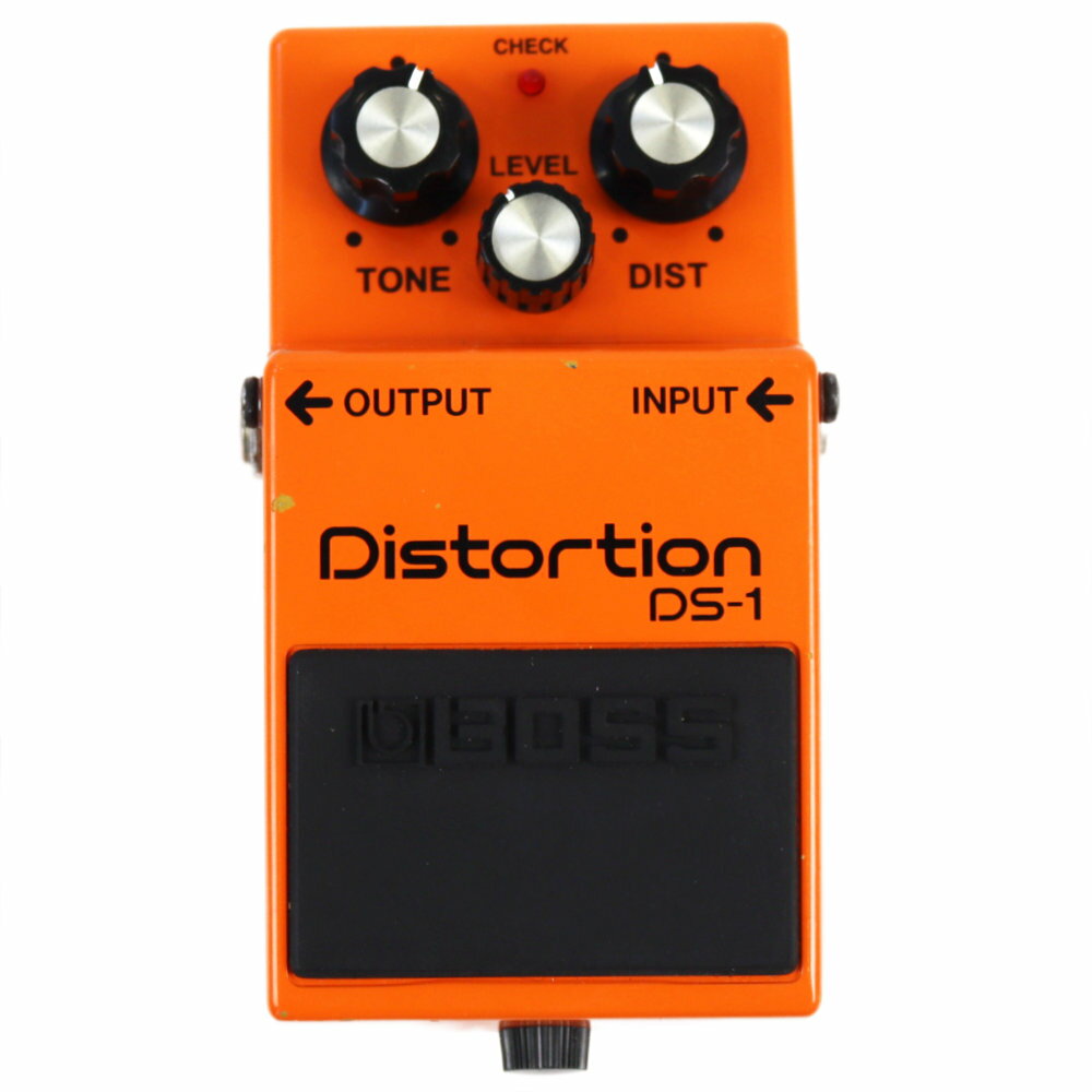 【中古】 ディストーション エフェクター BOSS DS-1 Distortion ギターエフェクターBOSS DS-1の中古品です。本体のみ。全体的に傷、汚れ、塗装剥げがあり、中古なりのコンディションです。MADE IN TAIWAN（台湾製）ディストーションの原点、伝統の歪みサウンドDS-1は、1978年にBOSS初のディストーションとして登場。現⾏BOSSコンパクトの中でもっとも多くのギタリストに愛用されているロングセラー・モデルです。象徴的なオレンジ・カラーとエッジの効いた粗い歪みサウンドは、ディストーションの象徴としてロックの進化を彩ってきました。コンパクト・エフェクターのアイコンともなった歪みペダルの原点は、今もなお、世界中のロック・ミュージシャンのインスピレーションを刺激し続けています。