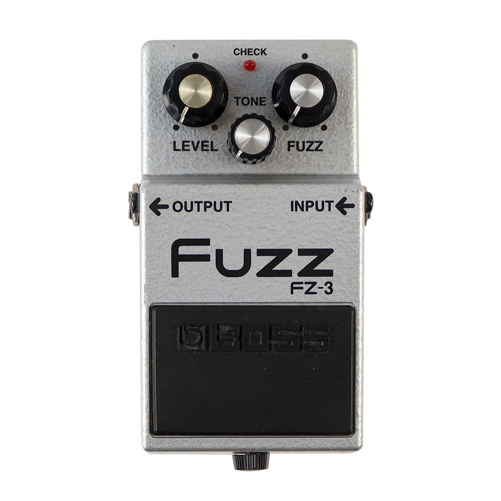 【中古】ファズ エフェクター BOSS FZ-3 Fuzz ボス ギターエフェクターBOSS FZ-3 Fuzzの中古品です。本体のみ。中古なりのコンディションですが、キズ等は少なめです。PEDAL GUIDE BUSH （電池ボックスネジ受けのゴムパーツ）欠損。ジャック部などに若干錆あり。MADE IN TAIWANあの伝説のファズ・サウンドがパワフルによみがえった。60年代のビンテージ・ファズの音を、歪み、鳴り、各弦の混ざりなど全角度から解明。その再現に徹底的にこだわったファズ。しかも完全ディスクリート回路によりロー・ノイズ＆低消費電流を実現。トーンの調節で名機の個体差による音の違いも表現可能。