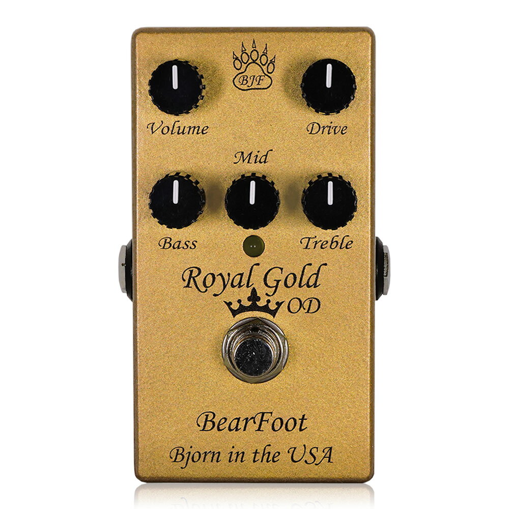 BearFoot FX ベアフットエフェクツ Royal Gold OD オーバードライブ ギターエフェクターベアフットエフェクツ／ロイヤルゴールドオーディー・クリーントーンからサチュレーションまで・広いダイナミックレンジを持つオーバードライブ・スムースでナチュラルな歪みBearFoot Fx Royal Gold ODは、クリーントーンからサチュレーション、オーバードライブまでをカバーする、ダイナミックなオーバードライブペダルです。まるでコンプレッサーに魔法をかけたようなサウンドが特徴です。●Bjorn JuhlによるストーリーRoyal Gold ODはきらめくクリーントーンから柔らかなサチュレーションへと変化するダイナミックレンジを備えたオーバードライブです。歪みを加えると倍音成分で音色が明るくなります。これはギタリストにとって魅力的です。Royal Gold ODは急激なオーバーロードではなく、スムースにクリーンからサチュレーションへと変わるトランジションを実現します。歪みの強さに応じて変化するフィルタートリックを組み合わせることで、標準的なエレキギターのダイナミックなパフォーマンスに特化しています。軽く演奏すればきらめくクリーントーンになり、そこから演奏の力加減を変えて滑らかで歌うようなパッセージへと繋げることができます。まさにサウンドが自分の手元で簡単に調整できる感覚を生み出します。●コントロール・Volume：音量を調整します。・Drive：歪みとサチュレーションを調整します。・Bass：低域の感度、つまり低音域の歪みやすさ調整します。・Mid：6弦解放〜1弦解放の基音、および低音域の倍音の感度をコントロールし、高音域の歪みやすさを調整します。・Treble：サウンド全体の明るさを調整します。●スペック・インプットインピーダンス：約500kΩ・最大負荷：50kΩ・消費電流：9VDC、スタンバイ時4mA、LED点灯時5mA・電圧：7.5〜15VセンターマイナスDC9Vアダプター、または9V電池で駆動します。※18V駆動には対応していません。種類：オーバードライブアダプター：センターマイナスDC7.5〜15V電池駆動：9V電池コントロール：Volume、Drive、Bass、Mid、Treble
