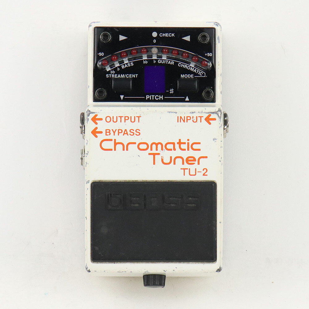 【中古】 クロマチックチューナー エフェクター BOSS TU-2 Chromatic Tuner ペダルチューナーBOSS TU-2 Chromatic Tuner の中古品です。使用感のあるコンディションです。商品内容：本体のみ傷、塗装剥がれがあり。電池駆動、アダプター駆動確認済み。現在の所、ガリもなく動作に問題ございません。MADE IN TAIWAN（台湾製）BOSSチューナをペダル式のコンパクト・エフェクター化TU-2は、お馴染みのBOSSコンパクト・シリーズと同じデザインを採用したライブに最適なチューナー。実績のあるチューナーTUシリーズのノウハウをBOSSコンパクト・シリーズのボディに詰め込みました。