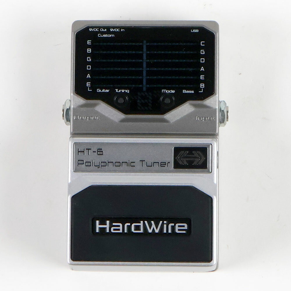 【中古】 チューナー ポリフォニックチューナー DigiTech HardWire HT-6 Polyphonic Tuner ギター用チューナーペダルDigiTech HardWire HT-6 Polyphonic Tuner の中古品です。使用感のあるコンディションです。商品内容：本体のみ傷、塗装剥がれがあり。現在の所、ガリもなく動作に問題ございません。6本のすべての弦のチューニング状態を表示することができる、最新のテクノロジーを満載した優れたチューナー。すべての弦のチューニング状態がひと目で確認でき、チューニングの狂った弦のみを再チューニングすることができるため、ライブにおけるチューニング作業が格段にスピードアップします。また、ドロップ·チューニングやカポタスト装着ギターに持ち替えた時でも瞬時に対応できるように、フレット·オフセット機能が与えられています。従来方式の1弦ごとのチューニングにも対応、ノーマルとストロボの2つの表示方式を選択でき、しかも、その精度は±1セントと精密。 スタンダードギター、ドロップDギター、4弦〜6弦ベースには、専用のチューニングモードが用意され、さらにチューニングリファレンスも幅広く(436Hz〜 445Hz、A♭、G、G♭、F、E)用意されています。また、パワーサプライ使用時には他のペダルへ電源を供給できるDC OUTジャックを装備しています。