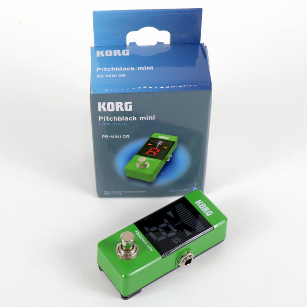 【中古】 チューナー コルグ ピッチブラックミニ KORG PB-MINI GR PITCHBLACK mini ペダルチューナーKORG PB-MINI GR PITCHBLACK mini の中古品です。使用感のあるコンディションです。商品内容：本体・箱・取扱説明書小傷、塗装剥がれがあり。現在の所、ガリもなく動作に問題ございません。高い感度と視認性、堅牢性により世界中のギタリスト／ベーシストから信頼を集めるコルグのペダル・チューナーPitchblack。その最新機種は、ミニ・サイズで使いやすくなったPitchblack miniです。Pitchblack miniは、チューナーとしての優れた性能はそのままに、ボディを最小化。狭いエフェクト・ボードの中にも気軽にセットすることができます。また見やすい大型LEDディスプレイを搭載し、小型ながら電池駆動にも対応。横転防止用のスタビライザーも備えました。小さくてもパワフルな、あらゆるプレイヤーのニーズを満たす高品質なペダル・チューナーです。