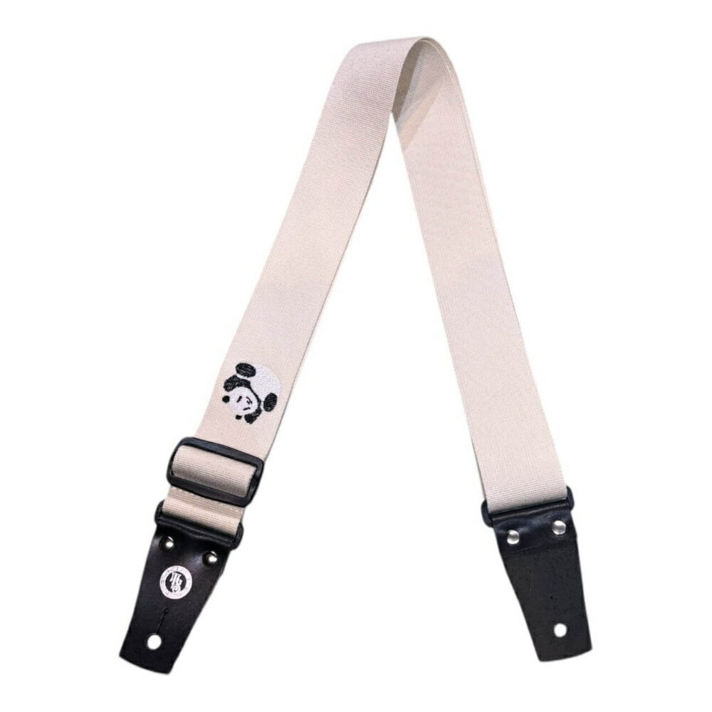 Grande uomo グランデウオモ TENDER STRAP TS-2 AC でんぐりパンダ ギターストラップ本体に柔らかくて肩への馴染みの良いアクリル製のベルトを使用したストラップです。こちらはイラストレーターのすなやますなこ様とのコラボアイテムとなります。でんぐり返りしているパンダが何とも愛くるしいストラップに仕上がりました。剣先の革はしっかりとした本革を使う事により、強度も◎あえて金属ではなく、プラスチックパーツを使うことで、ギター本体に傷がつき難い設計となっております。革のワンポイントが効いていて可愛い逸品です。【スペック】・長さ：約85cm〜140cmまで調整可能・巾：5cm・本体素材：アクリル製テープ・革素材：牛革