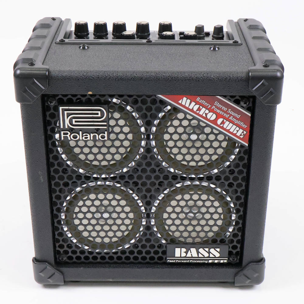 【中古】 ローランド ベースアンプ ROLAND MICRO CUBE BASS RX マイクロキューブベースRXROLAND MICRO CUBE BASS RX の中古品です。使用感のあるコンディションです。商品内容：本体・電源アダプター全体的に使用感のあるコンディションです。フロントパネルに錆があります。現在の所、ガリもなく動作に問題ございません。バッテリー駆動に対応したベース・アンプ。サイズを超えた音量感とクリアな再生が可能。コンパクト設計やバッテリー駆動対応など、MICRO CUBEの誇る圧倒的なアクティビティをベース・アンプにも。そんなニーズに応え、ベース専用のマイクロ・キューブ、MICRO CUBE BASS RXが登場しました。ベース用に設計された4基のスピーカーは、レスポンスの良さとクリアな音質を実現。ベーシストをより活動的にするコンパクト・ベース・アンプです。