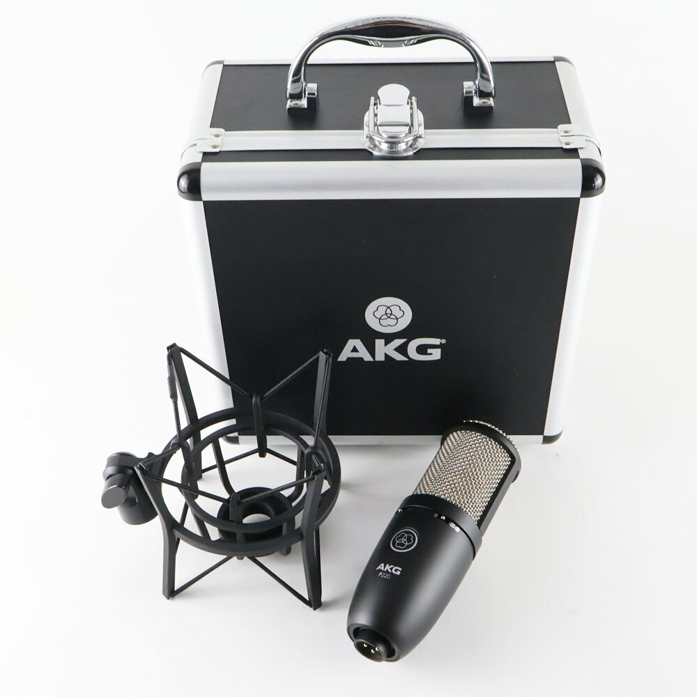 【中古】 マイク AKG P220 Project Studio Line コンデンサーマイクロフォンAKG P220 Project Studio Line の中古品です。使用感のあるコンディションです。商品内容：本体・ハードケース・ショックマウント全体的に使用感のあるコンディションです。現在の所、ガリもなく動作に問題ございません。Project Studio Lineは、近年のレコーディングで一般的になりつつあるプロジェクトスタジオやプライベートスタジオのために開発されました。AKGマイクロホンの優れた音質を継承しながらも、必ずしも最適なレコーディング環境が整えられていない小規模なスタジオでも使用できるよう万全のノイズ対策を施しました。堅牢性も優れており、より過酷なライブステージでも活躍します。・数々の名機を生み出してきたAKG独自のマイクロホン開発技術を惜しみなく投入し、音源の温かみまで確実に捉える極めて音楽的なサウンドを実現。・各部のパーツも厳選されており、微細なニュアンスも余すことなく再現。・20dBのパッドを搭載しており、高音圧の音源でも明瞭なサウンドで収音可能。・筐体は外来ノイズの影響を低減するオールメタル製。ローカットフィルターも装備しており、騒音や振動、風等によるノイズを抑制。・綿密に制御された指向特性により、狙った音のみをクリアに収音。P220には、フロアノイズの影響を抑えるサスペンション付ホルダーも付属。・ダイヤフラムは片側だけに金を蒸着させており、バックプレートに接触した場合でも電極のショートを防止。・堅牢なフロントグリルがマイクロホン内部を保護。さらに、金メッキ処理を施したコネクターは、温度・湿度への耐性に優れ、経年変化による音質の劣化も防止。大口径ダイヤフラムにより原音の温かみを忠実に再現。・大口径1インチ・ダイヤフラムを搭載。原音が持つ温かみや繊細な響きを忠実に再現するため、リードボーカル、アコースティックギター、金管楽器等に最適。・指向特性は綿密に制御されたカーディオイドで、狙った音を確実に収音。・20dBのパッドとローカットフィルターを搭載。音源や使用環境を選ばず、極めてクリアな収音を実現。