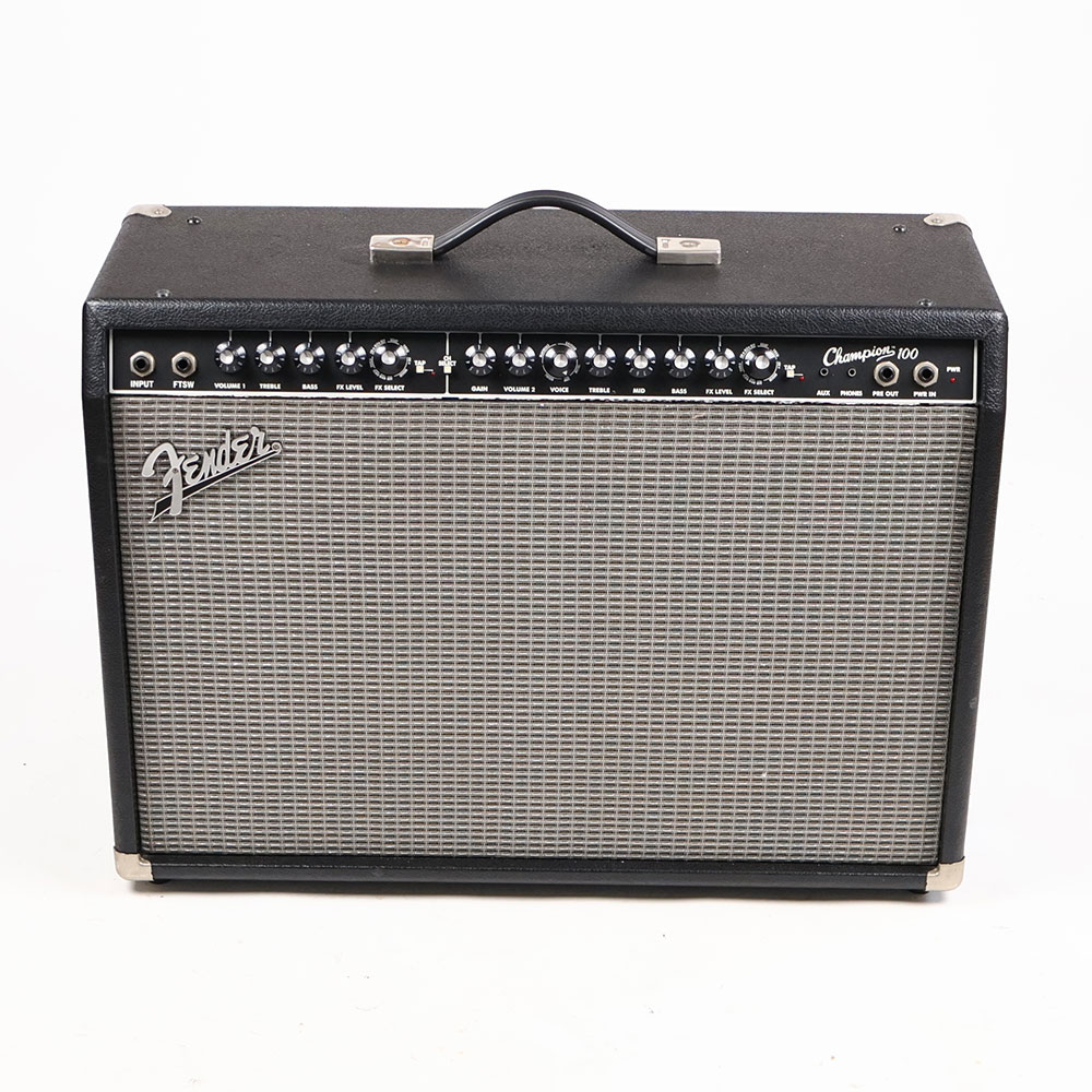 【中古】 ギターコンボアンプ FENDER Champion 100FENDER Champion 100 の中古品です。使用感のあるコンディションです。商品内容：本体・電源コード全体的に使用感のあるコンディションです。現在の所、ガリもなく動作に問題ございません。FENDER Champion 100FENDER伝統のクリーン、オーバードライブをはじめ、メタルやモダンディストーションまで、16通りのサウンドバリエーションと、リバーブ、ディレイなど多彩なデジタルエフェクトを搭載