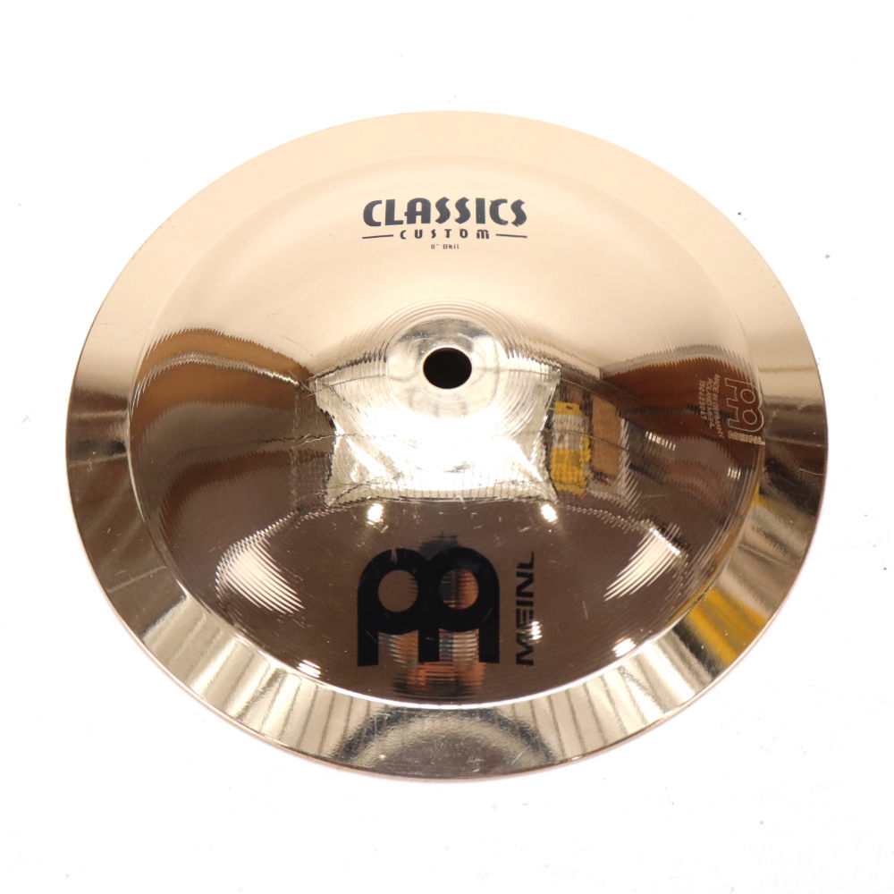 【中古】 エフェクトシンバル マイネル MEINL Classics Custom Brilliant Bell 8インチ ベルMEINL Classics Custom Brilliant Bell 8インチ ベル の中古品です。使用感のあるコンディションです。商品内容：本体のみシンバル本体に割れやゆがみはございません。シンバル取り付け穴は正常です。傷や汚れがあり、全体的に使用感のあるコンディションです。■重量：約470gClassics Custom Brilliant シリーズClassics Custom シリーズは、コンピュータ制御によるハイテクな製造工程と、ブリリアントフィニッシュによる魅力的でモダンなルックスと非常に優れた音質が特徴です。野心的なロックやヘヴィーメタルドラマー向きの、リッチで音楽的なサウンドを生み出せます。サイズ：8インチ
