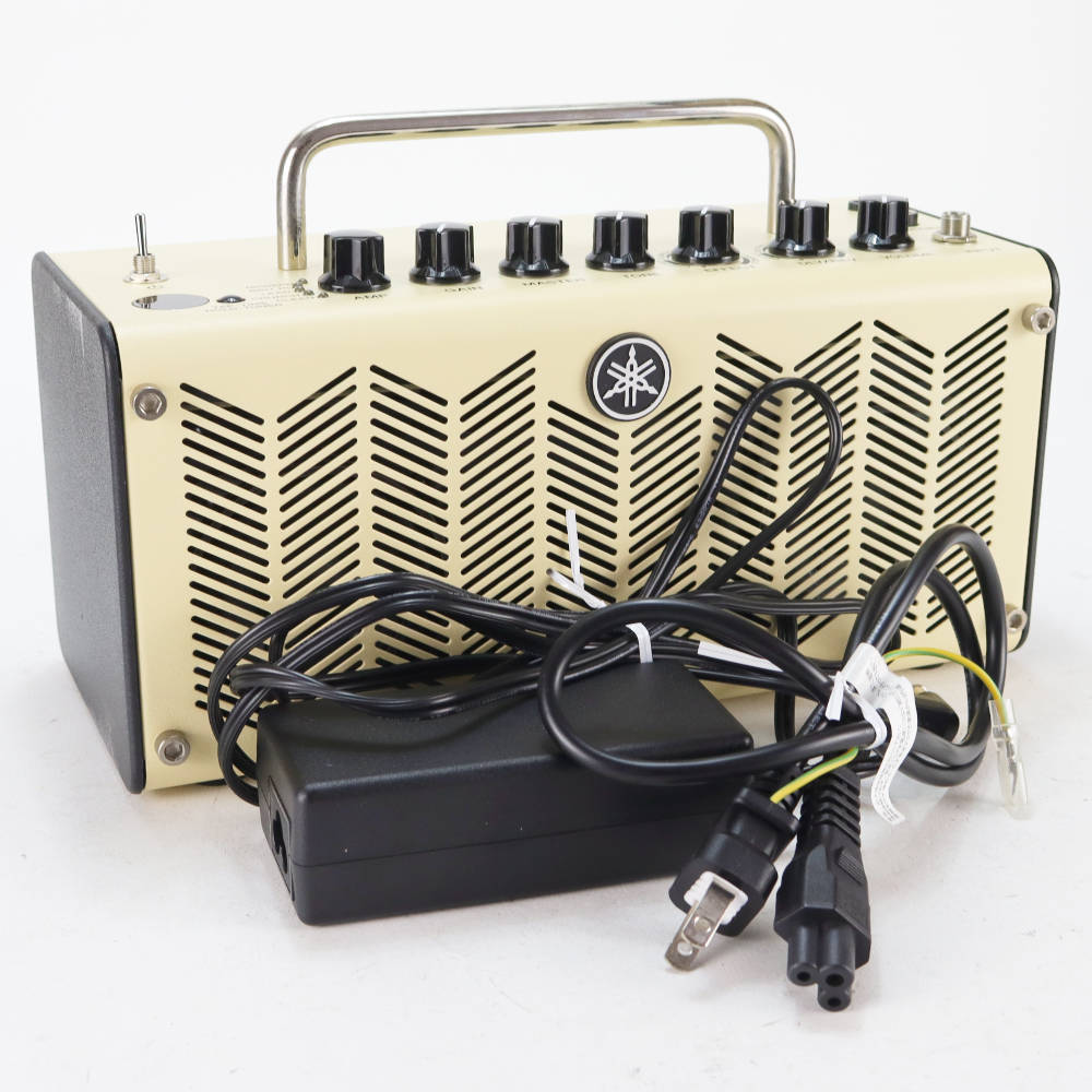 【中古】ヤマハ YAMAHA THR5 コンパクトギターアンプ 小型アンプYAMAHA THR5 の中古品です。使用感のあるコンディションです。商品内容：本体・電源アダプター全体的に使用感のあるコンディションです。現在の所、ガリもなく動作に問題ございません。THRは、ステージ以外の様々なシーンにおいて快適な演奏環境を実現する新コンセプトのギターアンプです。大型アンプの持つレスポンス、優れたエフェクト、ハイファイなステレオサウンドをコンパクトなボディに搭載しており、ステージを離れてもいつでもギターを弾いていたいギタリストのニーズを満たします。あなたを待っているのは全く新しい演奏体験です。