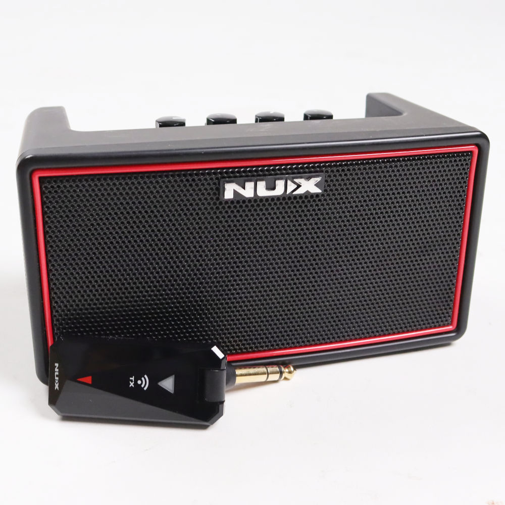 【中古】 小型ギターアンプ NUX ニューエックス Mighty Air ワイヤレス 小型ギターアンプ コンボNUX Mighty Air の中古品です。中古なりのコンディションです。商品内容：本体・トランスミッター小傷、汚れがあり。動作確認済み。現在の所、ガリもなく動作に問題ございません。充電用USBケーブル欠品（Type-C）MightyAIRは、ワイヤレス機能と充電バッテリーを備え、ケーブル接続のわずらわしさなく無く演奏が可能なモデリングアンプです。Bluetooth接続も可能でスマートフォンなどの音源を再生、専用のアプリ（無料）を使用し、スマートフォンでアンプをコントロールする事も可能です。部屋での練習用としてはもちろん、ライブ前のウォーミングアップ用として、また、旅のお供にも最適なギター/ベース用のコンパクトアンプです。※ベースで使用する場合はアプリを使用しての設定が必要です。