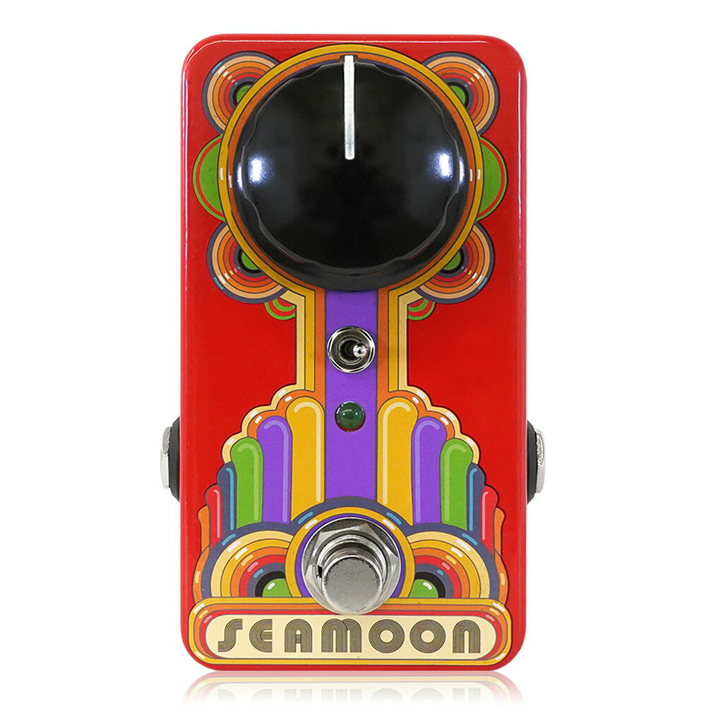 Seamoon FX シームーンエフエックス Seamoon MORE! ブースター ベースエフェクターサブベースクリエイターSeamoon MORE!は、低域の補強とサブベース（超低域）の補強に特化したエフェクターです。シンプルな1ノブと1スイッチコントロールで、レベル調整と、補強する帯域をサブベースかミッドベースかで切り替えることができます。低域の存在感を高め、温かさを加え、トーンバランスを重量感のある低域にシフトさせます。ローエンドブースターのように機能し、スイッチでより深いサブベースの領域を強調するか、インパクトのあるミッドベースを強調するかを選択します。サブベースに設定すると、温かさと低域の厚みが加わります。ミッドベースでは、ダイナミックで演奏の強弱に応答し、強く弾くとサチュレーションが加わります。演奏のスタイルやテクニック、インプットレベル、特にアタックの強さによって表情が異なります。Seamoon MORE!はオーバードライブやディストーションと組み合わせても効果的です。低域のブーストエフェクトにより、高域成分を背景へと退かせ、ベース全体の重量感を増すことができます。ハイパスフィルターやキャビネットシミュレーターを使用するアンプレスセットアップやプリアンプ主体のシステムでも効果的です。レゲエやR&B、モダンディストーションベースサウンドなど、低域のパンチを強め、アッパーミッドの主張を抑えるスタイルに適しています。Level/Boostノブを高くすると低域がより強く補強され、幅広い用途で使うことができます。極端な設定にすると明瞭さが低下し、ミッドベースモードで強いアタックで演奏すると強いサチュレーションが生じることがあります。また、アンプレスセッティングなどのシステムでは、大型真空管アンプのような温かさを加えるように使うこともできます。●コントロール・Level/Boost：低域の補強の強さとエフェクト全体の強さを調整します。・Sub-Bass/Mid-Bass：より深いサブベースの領域を強調するか、ダイナミックなミッドベースを強調するかを切り替えます。Seamoon MORE!はスタンダードなセンターマイナスDC9Vアダプターで駆動します。電池はご使用になれません。エフェクトON/OFFスイッチはトゥルーバイパススイッチです。そのため、アンプやシステムによってはポップノイズが発生することがあります。ON/OFF操作を何度も繰り返すと、多少低減することがあります。内部トリムポットは制作時に調整されて出荷されています。・種類：ベースブースター、ベース用・アダプター：9Vセンターマイナス・電池駆動：-・コントロール：Level/Boost、Sub-Bass/Mid-Bass