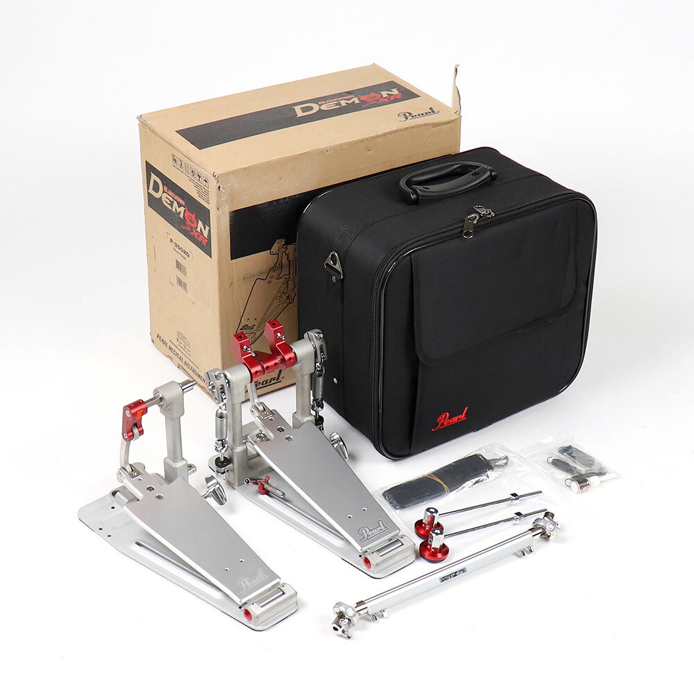 【中古】 Pearl パール P-3502D Demon Drive XR Machined Double Pedal ドラムペダル ツインペダルPearl P-3502D Demon Drive XR Machined Double Pedal の中古品です。中古なりのコンディションです。商品内容：本体・キャリングケース・取扱説明書・調整レンチ・オイル・スペアパーツ小傷あり。デーモンXR3500シリーズ　P-3502D世界的トップドラマーのジョージ・コリアスと共同開発したPearl Demon XRドラムペダルは、究極のスムーズ＆クイックネスを実現したエクストリーム・ギアアイテム。「速度 (Speed)」「反発力 (Rebound)」「精度(Accuracy)」の3つの優位性(トリプルスレット)を発展させ、最高のパフォーマンスを発揮します。Pearl Demon XRは、ドラマーが自由自在にペダルを操りながら、高速かつ正確な演奏をすることを可能にし、音楽表現の可能性をどこまでも広げていくドラムペダルです。 DRIVE：Direct LInkFOOT BOARD：Longboard Machined AluminumBEARINGS：NiNjA Low-FrictionSPRING：Extreme Spring(Normal Spring included)BEATER：Extreme Impact Beater (B-350XR)TENSION ADJUSTMENT：Click-Lock CASE：IncludedHOOP CLAMP：Pivoting Hoop ClampHOOP CLAMP TENSION BOLT：Wing-Bolt (Key-Bolt included)UNIVERSAL DRIVE SHAFT：Drive Shaft