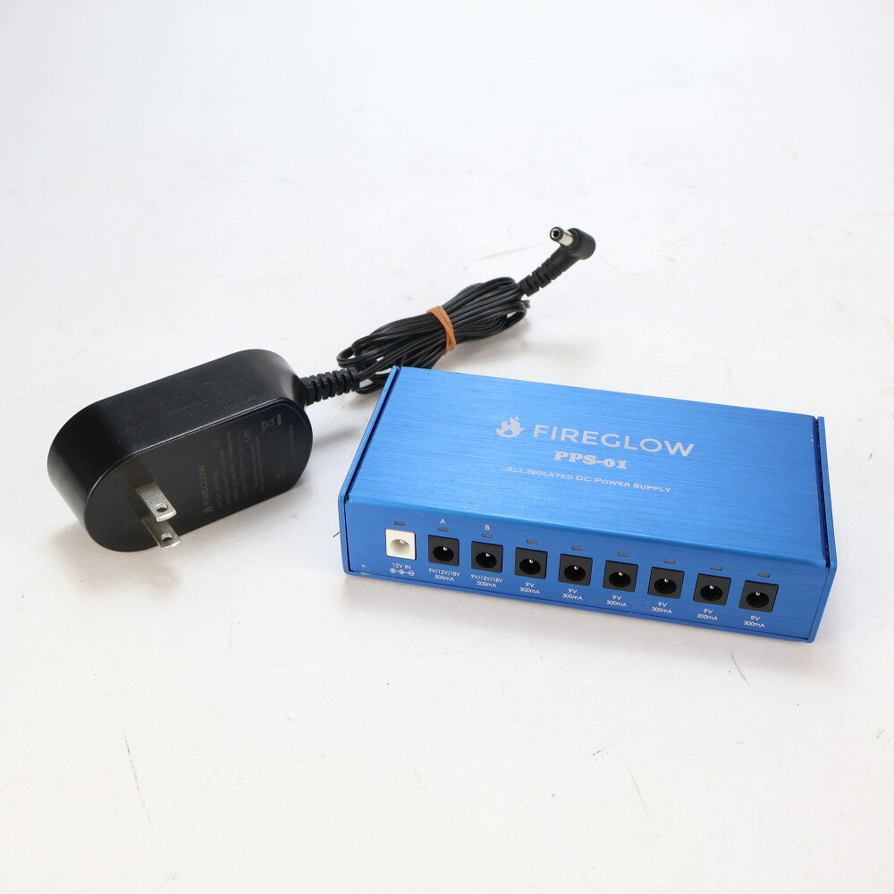 【中古】 パワーサプライ FIREGLOW PPS-01FIREGLOW PPS-01 の中古品です。使用感のあるコンディションです。商品内容：本体・電源アダプター小傷、塗装剥がれがあり。動作確認済みFIREGLOW PPS-01はコンパクトさと高機能、そして低価格を実現した、日本でデザインされたエフェクトペダル用電源供給ユニットです。「全出力端子は電源トランスによりグランドラインが分離された完全アイソレーテッドタイプ」なのでアナログ、デジタルの機器を同時使用した際のノイズ、グラウンドループを排除する事ができます。