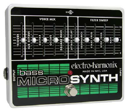 ELECTRO-HARMONIX Bass Micro Synthesizer ベースエフェクター 正規輸入品エレクトロハーモニクス Bass MicroSynth ベースエフェクター です。マイクロシンセやベースマイクロシンセがあれば、ギタリストやベーシストでも、あの偉大な初期のムーグ・シンセサイザーに代表される、ヴィンテージ・アナログ・シンセ・サウンドを操ることができます。マイクロシンセでは、10 個のスライダーを操作する事でサウンドをコントロールします。Voice Mix 部の4 つのコントロールでシンセサウンドの原音を作り、Filter Sweep 部の4 つのコントロールでオールド・アナログ・シンセの様に音を加工します。ブーツィー・コリンズやケミカル・ブラザーズのアルバムで聞かれるような、ヴィンテージ・アナログシンセの音をベースやギターで造り出せます。寸法：144W×119D×60Hmm重量：550g電源：アダプター（9.6V DCセンター・マイナス）　