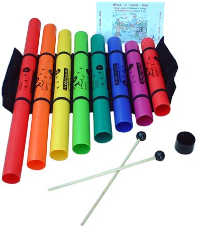 Boomwhackers BPXS Boomophone XTS Whack Pack ドレミパイプ正確に調律されたカラフルなチューブ・パーカッション『ドレミパイプ/Boomwhackers』です。ドレミパイプはそれぞれの長さによって正確にドレミの音に調律されており、手に持って床や机、ひざなどを叩くだけで音が出せる楽しい楽器です。ポリエチレン製で非常に軽量な上、誤って踏んだりしても割れにくいので、小さなお子様（対象年齢3歳以上）からお年寄りまで幅広く楽しんでいただけます。また、知育玩具としても世界的に高い評価を頂いております。BPXS　Boomophone XTS Whack Pack一人でもドレミパイプが楽しめるセット品です。BWDW（ダイアトニックセット）、XT08（Xylo Toteキャリーバッグ）、WKR1（ドレミパイプ専用マレット）、SB01（ドレミパイプ曲集 英語版）、オクタベーター1個がセットになっています。木琴のように並べられるので一人でもドレミパイプが楽しめます。またカラーパッケージになっていますのでプレゼントにもご利用いただけます。　