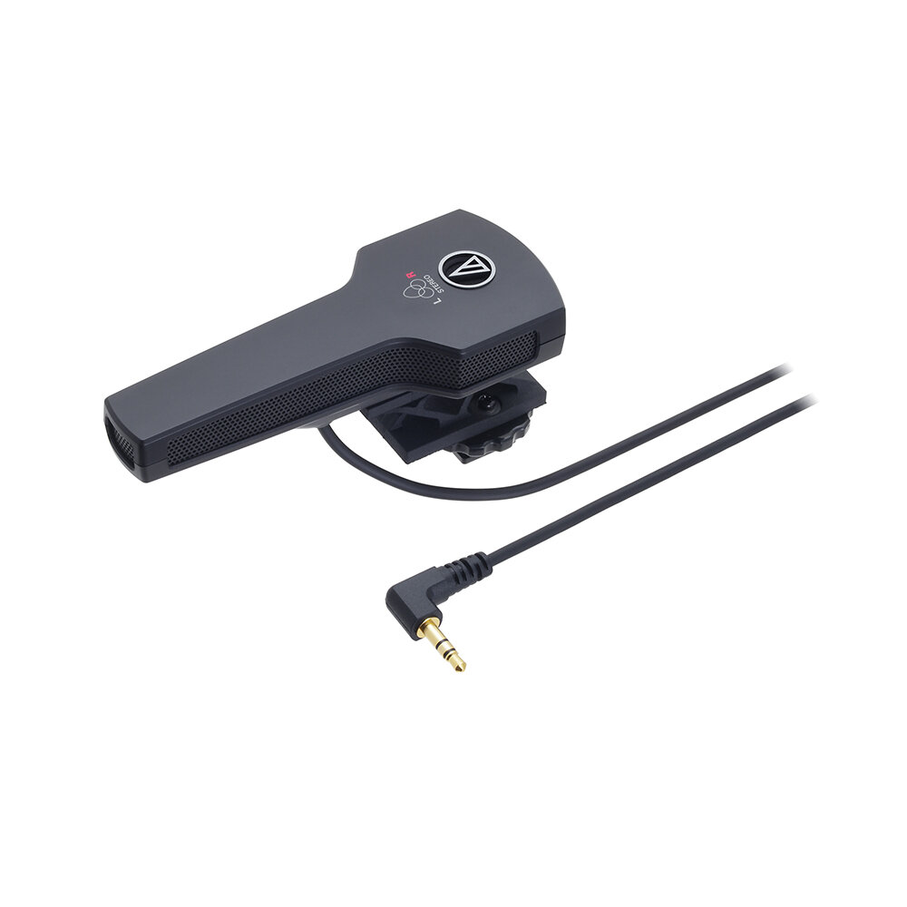 AUDIO-TECHNICA AT9946CM ステレオマイクロホン一眼レフ、ビデオカメラ撮影時の収音に最適。3つのマイクユニットでステレオ超指向性を実現。中央に狙った音を収音できる超指向特性、左右には単一指向性計3個のマイクユニットでステレオ超指向特性を実現(PAT.P)。レンズの作動音やカメラの操作音を軽減させる新開発ショックマウント搭載。ローカットスイッチ(PAT.)によりワンタッチで振動、風などの雑音を低減。素材を追求したウインドマフが風などの雑音低減に効果を発揮。風雑音の低減だけでなく、防塵・防滴の効果があり、過酷な現場でも収音環境を守ります。長時間の使用でも疲れにくく、アクティブに使える小型・軽量ボディ。アクセサリーシューに装着し、高いホールド感と汎用性を両立。電池がいらないプラグインパワー方式で入力端子にダイレクト接続。※プラグインパワー方式は接続する機器のマイク端子からマイクに電源が供給されて動作します。型式　ステレオ・バックエレクトレットコンデンサー型指向特性　MS方式ステレオガンマイク(単一指向性×2、超指向性×1)周波数特性　100〜12，000Hz感度　－30dB(0dB=1V/1Pa，1kHz)インピーダンス　1.0kΩ電源　プラグインパワー方式外形寸法(ショックマウント含む)　H55×W45×D112mm質量　約60gプラグ　φ3.5mm金メッキ3極ミニ(L型)コード　0.3m付属品：ウインドマフ