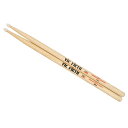 VIC FIRTH VIC-5BN ドラムスティック抜群のグリップ感を生みだす独特のフィニッシュや、木材の微妙な個体差を見極め最適なペアを選びだすコンピュータペアリングシステムなど、高度に洗練された技術と品質を誇る“ヴィックファース”。定番の「アメリカンクラシック」15.1mm×407mm材質：ヒッコリーナイロンチップモデル