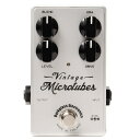 Darkglass Electronics Vintage Microtubes Overdrive ベース用オーバードライブ Microtubes Vintage は、ロック史に残る伝説的なサウンドへのトリビュートです。ナチュラルでダイナミックなレスポンスと、クラシックなチューブアンプやテープマシン特有のオーガニックなコンプレッションを含んだ、暖かいチューブライクなトーンを生み出します。コントロールLevel：オーバードライブシグナルのボリュームを設定します。Drive：オーバードライブシグナルのサチュレーションの量を設定します。Blend：クリーンシグナルとオーバードライブシグナルのミックスバランスをコントロールします。オーバードライブシグナルのボリュームをコントロールする Level ノブの設定に関わらず、クリーンシグナルはユニティ・ゲインとなっており、ミックスするバランスの微調整を Blend ノブで行います。Era：Drive ノブと相互関係でペダルのキャラクターを形成します。ノブを下げればウォームなミッドレンジをもった 70s トーン、ノブを上げれば 80s や 90s のパンチのあるメタリックなトーンになります。【WARNING】Vintage Microtubes の消費電流は 20mA です。レギュレートされた DC9V センターマイナス極性のアダプターをご使用ください。環境への配慮を理由に 9V バッテリー（006P）駆動には対応していません。レギュレートされてないパワーサプライの使用もしくは 9VDC 以上の電圧を供給した場合、ノイズの発生やユニットが破損する恐れがあり、保証対象外となりますのでご注意ください。　