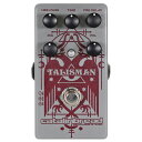 Catalinbread Talisman リバーブプレートリバーブを479.99%小型化！Catalinbread Talismanは、70年代を象徴する、スタジオスタイルコントロールを搭載したプレートリバーブエミュレーターです。 1970年代にレコーディングされた名盤を聴くことがあるなら、プレートリバーブのサウンドを耳にしたことがあるはずです。プレートリバーブは、巨大な機械じかけの機構と、キングサイズベッドと同等の鉄板を使った大掛かりなリバーブエフェクトです。当時のレコーディングスタジオにはよく置かれていたリバーブで、例えばピンク・フロイドの“Dark Side of the Moon”で聴くことのできるリバーブは全てプレートリバーブです。プレートリバーブのサウンドといえば、強く主張しすぎることなく、しかし、豊かなリバーブサウンドです。厚く、深く、壮大な空間を楽曲の後ろに作り出します。もしかすると、単に70年代の名盤を聞いても、リバーブエフェクトがかかっていることに気づかないかもしれません。それほど自然で、しかし空間を認識させる音色です。しかし、リバーブサウンドに注意して改めて聴き直してみると、非常に深いリバーブがかかっていることに気づき、驚くことでしょう。実際のレコーディングでは、プレートリバーブのシグナルには、さらにバックフィルタリングやディレイをかけて使われることもありました。プレートリバーブは、巨大な金属板にシグナルを流し、その振動を読み取ることで作られる人工的な残響です。ベーシックなプレートリバーブは大きく、薄い金属のシートを使用します。そのサイズは、例えば伝説的なEMT140プレートリバーブの場合、1.9m×0.9m程度です。その金属板の端にシグナルを通すことで、スピーカーコーンのように金属が振動します。逆の端にピックアップを取り付け、その振動を読み取ります。そして、機械式のダンパーが金属の振動を止めます。この構造により、プレートリバーブで作ることの出来る最小のアーリーリフレクションがドライシグナルに加わり、そこから暖かなリバーブサウンドが減衰していきます。プレートリバーブは、レコーディングしたサウンドに自然な奥行きを付けるために使用されることがほとんどです。プレートリバーブは実際、2m×1mという大きな機材ですが、大ホールや広々とした空間と比べれば遥かに小さなスペースで、同様のナチュラルな残響が得られたのです。プレートリバーブは、楽器はもちろんヴォーカルも含め、全てのソースに使用されました。特にエレキギターには、アーリーリフレクションのかかりがはっきりと分かり、エフェクティブな音色となります。フルボディの暖かな残響と自然な減衰は、完全にギターやヴォーカルの帯域をカバーします。しかし、その極上の音色と引き換えに、プレートリバーブは大きなサイズが必要という問題点があります。Catainbread Talismanは、その問題を解決し、479.99％の小型化に成功しました！Catalinbreadでは、多くのリバーブペダルに設定されている“プレートリバーブ”の音色に違和感を感じていました。それらはあまりにも「薄い金属板」を意識しすぎ、薄っぺらく安っぽい、そしてギラギラとした音色に感じていたのです。まるでクッキーシートを弾き、その音をサンプリングしたかのようです。Talismanの狙いは、本物の、そして伝説のプレートリバーブ、EMT140サウンドでした。そして、実際にJackpot! Studiosにて本物のEMT140のメンテナンスを行い、本物の音色を知り尽くした上で製作されたリバーブペダルです。プレートリバーブはスタジオで生まれたエフェクトです。Talismanにもスタジオエフェクトの要素が加わっています。PRE DELAYコントロールは、リバーブサウンドを100ms程度遅らせることができます。そしてHIGH PASSコントロールでは、リバーブエフェクトのローエンドのみをカットし、原音のローエンドを活かし、引き締まった音色を作ります。これらのコントロールはリバーブサウンドのみに効くもので、ドライシグナルを変えることはありません。●コントロールHIGH PASS：リバーブシグナルのローをカットします。TIME：リバーブの減衰時間を調整します。PRE DELAY:リバーブがかかり始めるまでの時間を調整します。MIX：原音とリバーブエフェクトのバランスを調整します。VOL：音量を調整します。内部のBUFF/TBスイッチで、バイパス時のモードを切替えることが出来ます。TBモードではトゥルーバイパスとなり、BUFFモードではバッファードバイパスとなります。またBUFFモードではバイパス時にも最後のエフェクト音が残ります。この時、Mixノブはバイパス時にも有効となっているため、Mixノブが時計回り最大（100％ウェット）に設定されていると、バイパス時にも原音が出力されない場合があります。また、トリムポットでインプットゲインの微調整ができます。Catalinbread TalismanはスタンダードなセンターマイナスDC9V〜18Vアダプターで駆動します。電池はお使いになれません。