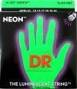 DR NEON GREEN DR-NGE10 Medium エレキギター弦×6セットヘックス コア K3カラーコーテッド エレクトリックギター弦「NEON」は、DR独自のテクノロジー「K3」コーティングを施した弦で、明るくクリアーなサウンドが特徴。DR社の耐久テストの結果、コーティングが剥がれずらく、通常の弦より3〜4回分長持ちします。明るいカラーコーティングは、ステージのライト（ブラックライト）にあたると発色するため、通常のカラーコーティング弦よりさらにインパクトがあります！（注：リン光です＝畜光ではありません）カラー　グリーンゲージ　ミディアム（10、13、17、26、36、46）6セットでの販売です。