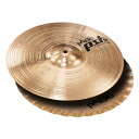 ※この商品はハイハット上下ペアでの販売です。PAISTE PST5N Sound Edge Hats ペア 14インチ ハイハットセットパイステPST5シリーズのサウンドエッジハイハット、トップ＆ボトムをセットにしました。「パイステサウンドテクノロジー」は、手頃な価格で、高品質のサウンドをデザインし、一流のシンバルを製造することの代名詞です。「PST5」はパイステのブロンズ・シンバルの世界への入り口であり、2005年の導入以来ベストセラーであり続けています。「新しいPST5」は最近の音楽を反映させて、スイスのサウンド開発チームによって設計され、視覚的にだけでなく、ディティールも変更。基本的なサウンドクォリティも大幅に変更されました。明るい基本的なキャラクターは保持しつつも、より深く暖かい音になり、柔軟性も増し、軽量化も実現しています。ハイハットセット14インチ　