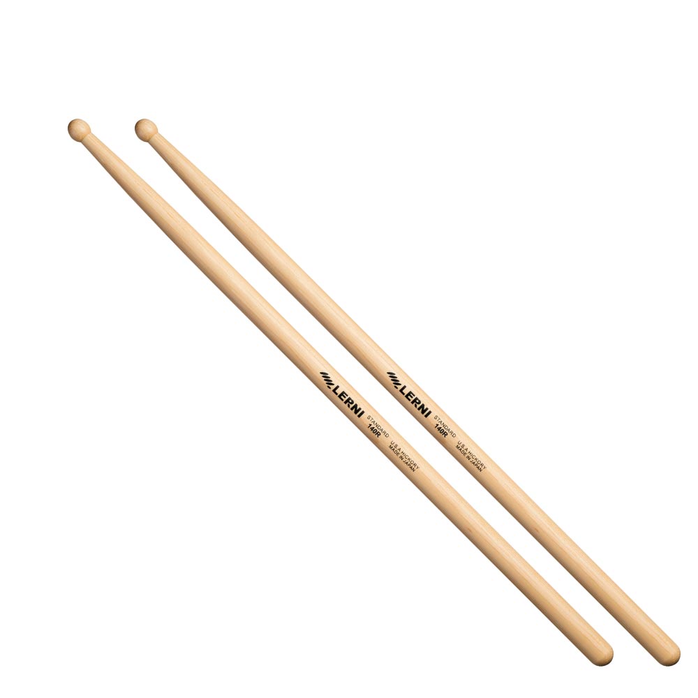 LERNI H-140RW ドラムスティック ×6セットHICKORY STANDARD SERIESヒッコリー・スタンダードシリーズ良質な北米産ヒッコリー材を使用し、薄めのラッカー仕上げをしたシリーズです。すべり止め効果のある特殊なワックスを最終仕上げで塗布してあります。140BWのボールチップバージョンで、ボールチップと優れたスティックバランスによって安定したアタック音が得られます。14mm×412mm※6セットでの販売です。