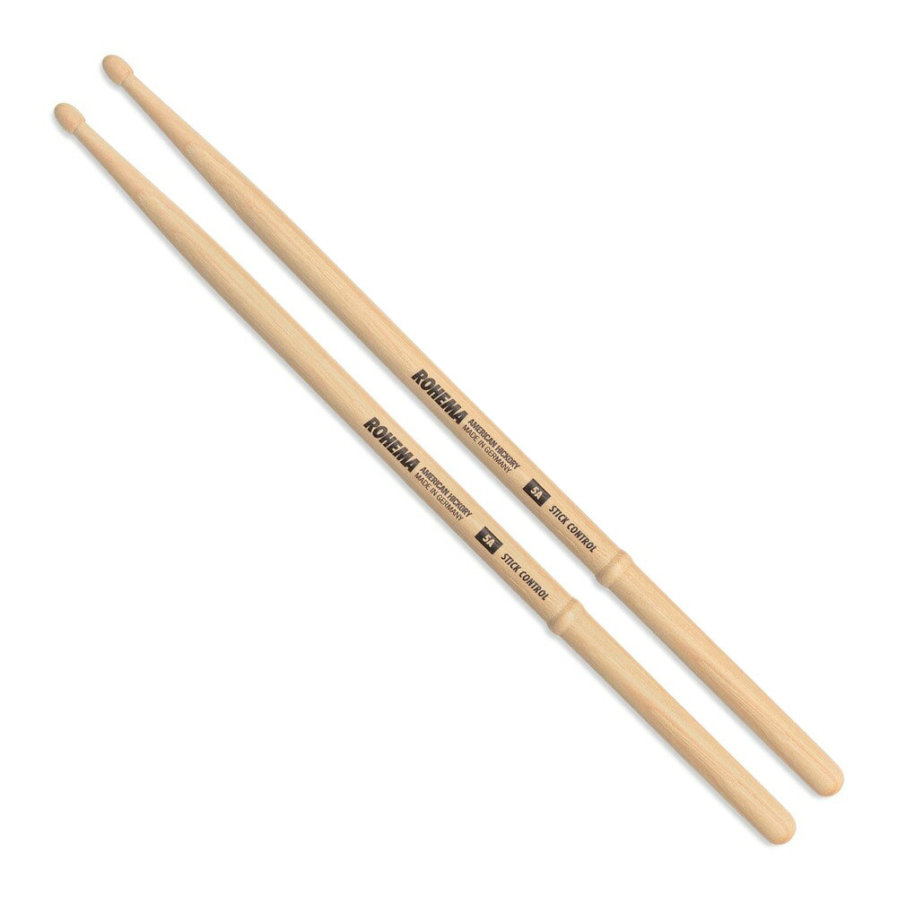 ROHEMA 618100 5A STICK CONTROL ドラムスティック×3セット。ROHEMA 618100 5A STICK CONTROL ドラムスティック初心者はもちろん長時間のセッションを行うプロドラマーにとってもグリップ部分のポジションを長時間維持することは難しいことです。演奏中にグリップ部の位置がずれてしまうとスティックコントロールが難しくなり、本来のサウンドパフォーマンスが十分に発揮できない場合がございます。5A Stick Control はグリップ部の親指と人差し指の位置にリング状の厚みを新たに加工を施しました。この絶妙なマーキングにより常に最適なポジションを保つことができます。また初心者の方ならこのマーキングの部分を最適なグリップ部分の目印として活用することが可能、ドラムプレイの向上にも繋がります。従来のROHEMA5Aヒッコリーのドラムスティックの寸法のためほとんどのドラマーが快適にご使用頂けます。【Spec】全長：405mm太さ：14.3mm重量：約105g素材：ヒッコリー※3セットでの販売です。