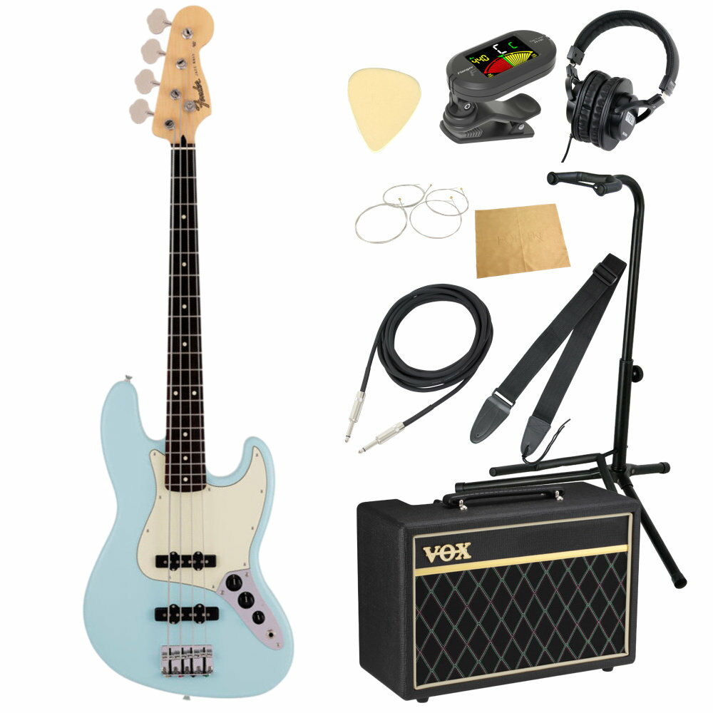 Fender フェンダー Made in Japan Junior Collection Jazz Bass RW SATIN DNB エレキベース VOXアンプ付き 入門10点 初心者セット※ベース本体、アンプ以外の小物類に関しては、用途は同じですが掲載画像の製品と異なる場合がございます。あらかじめご了承ください。エレキベースにVOXアンプ「VOX Pathfinder Bass 10」、ケーブル、チューナー、ストラップ、換え弦、スタンド、ピック、クロス、ヘッドホンをお付けした10点セットです。Fender Made in Japan Junior Collection Jazz Bass RW SATIN DNB エレキベースMade in Japan Junior Collection Jazz Bassは従来のFenderのルックスを纏いながら30インチスケール指板を採用した、これから楽器を始めるエントリープレイヤーや若年層への新しい選択肢の一つとなるベースです。30インチスケール指板がコードを押さえやすさと押弦時の指への負担を軽減し、約94%にスケールダウンしたコンパクトなボディと新しいボディキャビティ設計により軽量化を実現することで、より高い演奏性を提供します。搭載している新設計のJunior Collection Modified Single Coil Jazz Bassピックアップは、Jazz Bassならではの伸びやかでうねるようなトーンが得られます。ヴィンテージタイプのチューナーとヴィンテージスタイルの4サドルブリッジにより、チューニングの安定性を確保しています。【スペック】・カラー：Satin Daphne Blue・原産国：JP・オリエンテーション：Right-Hand・シリーズ：Made in Japan Junior Collection・Fingerboard Material：Rosewood・フィンガーボードラジアス：9.5" (241 mm)・ネックフィニッシュ：Satin Urethane・ネック：Maple・ネックシェイプ：Modern "C"・フレット数：19・ナットの素材：Bone・ナット幅：1.5" (38.1 mm)・ポジションインレイ：White Dot・ナット：Bone・ボディ：Basswood・ボディフィニッシュ：Satin Polyester・ボディ素材：Basswood・ボディシェイプ：Jazz Bass・ブリッジ：4-Saddle Vintage-Style・コントロールノブ：Black Plastic・ハードウェアフィニッシュ：Nickel/Chrome・Neck Plate：4-Bolt・ピックガード：3-Ply Mint Green・ストリング：Nickel Plated Steel (.045-.105 Gauges)・チューニングマシーン：Vintage-Style・ブリッジピックアップ：Junior Collection Modified Single Coil Jazz Bass・コントロール：Volume 1. (Middle Pickup), Volume 2. (Bridge Pickup), Master Tone・ミドルピックアップ：Junior Collection Modified Single Coil Jazz Bass・ピックアップコンフィギュレーション：SS・Switching：None・フレットサイズ：Narrow Tall・スケール：30"・ケース：Gig Bag---------------●セット内容・エレキベース本体・ベースアンプ・ケーブル・チューナー・ストラップ・ベース弦・ギタースタンド・ギターピック×10枚・ヘッドホン・クロス