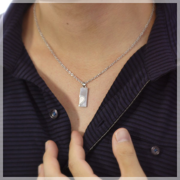 ペアネックレス【closetome st】ステンレス CZ 刻印メッセージ入りプレート ネックレス Men's/メンズ「私の心はあなたにぴったり寄り添っている。」 刻印無料 裏面に10文字/2行まで 文字入れ 名入れ イニシャル