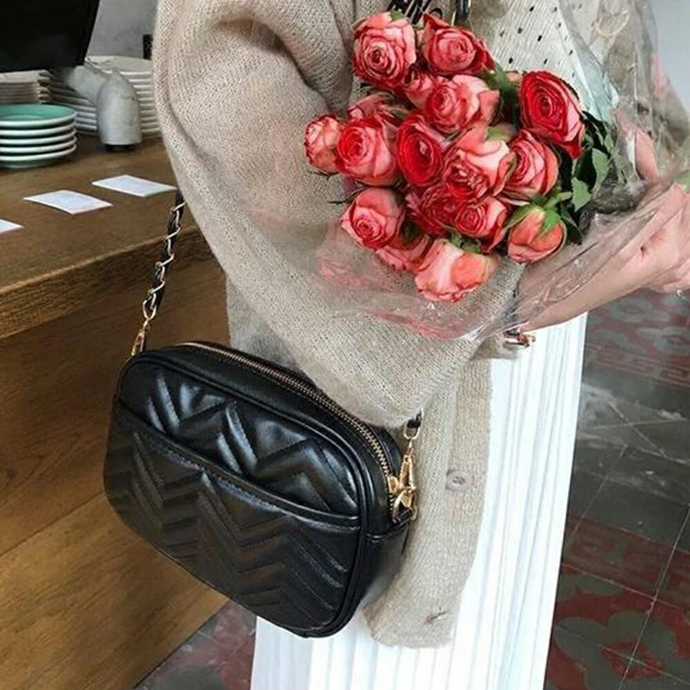 韓国ファッション チェーンバッグ 秋新作 ミニバッグ レザー調 ショルダーバッグ レディース 斜め掛けスクエアバッグブラック黒キルティング 人気インスタグラマー レディースファッション通販　cicibella