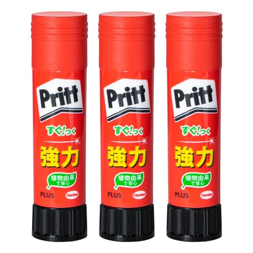 3本セットレッド/ミディアム/NS-702-3P / 29-706・Color:レッドSize:ミディアムPatternName:単品・パッケージ個数:1・プラスは2017年1月1日より、「貼る」の総合ブランドとして『Pritt(プリット)』を展開します・Pritt(プリット)スティックのり(ミディアムサイズ) 3本セット・【サイズ(1本分)】直径26×高さ95mm / 重量38g・【内容量(1本分)】約20g、【のり径】約21mm、【のり主成分】PGE(変性でんぷん)・【材質】70%以上再生樹脂(本体容器、中皿=100%再生PP)【特長】 世界の「Pritt(プリット)」ブランドのスティックのり 1. のりの主成分にヘンケル社が独自に開発した植物由来成分()を使用し、環境に配慮&安心 のり部分(乾燥重量中)約86%が、でんぷん(じゃがいも由来)などの植物由来成分 ・ お子様から大人まで安心してお使いいただける、スタンダードなスティックのり 2. 粘着力・接着力が強いので厚手の封筒や厚紙もしっかりくっつき、はがれにくい ・ ピタっとしっかりくっつくので、事務作業、工作、掲示物など様々な用途に使用可能 3. 衣服についても20℃の水と通常の洗剤で洗い落せる ・ 固形の、のりなので手を汚しにくい 4. バイオマスマーク認定、エコマーク認定、グリーン購入法適合の商品です