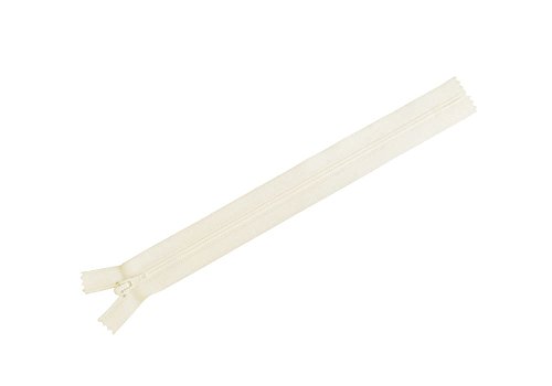 カラー: No.801 生成/30cm(1袋10本)/FN30-801・Size:30cm(1袋10本)Color:カラー: No.801 生成・カラー： 生成・素材： テープ部分： ポリエステル チェーン部分： ナイロン スライダー部分： 亜鉛合金・サイズ： 30cm(1袋10本)・(b)本体サイズ :(/b)30cmサイズ/30cm(1袋10本) 素材/テープ部分:ポリエステル、チェーン部分:ナイロン、スライダー部分:亜鉛合金 縫製の仕上がりが美しく、薄い布地からストレッチ生地まで幅広くご使用いただけます。 (より)