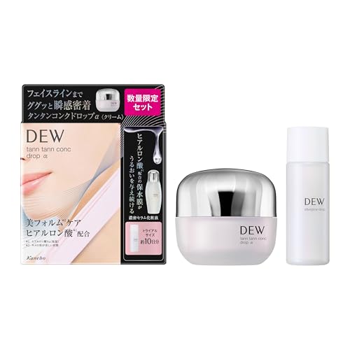 オフホワイト/-/-・フェイスラインまでググっと瞬間密着美顔クリーム（現品）とセラム化粧液約10日分の限定セット。・クリーム：濃密でコクのあるクリームが、分子量の異なる2種類のヒアルロン酸Na（保湿）を含む弾力膜に変化して、肌を均一に包み込み、うるおって弾むようなハリ肌が続きます。・化粧液：角層に浸透しながら、肌表面でヒアロ保水膜＊1へ変化。長時間ずっとうるおいを与え続けます。＊1ヒアルロン酸Na（保湿）を含む保水膜商品紹介 うるおいを長時間与える濃密セラム化粧液（現品）と瞬感密着美顔クリーム約7日分の限定セット。化粧液：角層に浸透しながら、肌表面でヒアロ保水膜＊1へ変化。長時間ずっとうるおいを与え続けます。クリーム：濃密でコクのあるクリームが、分子量の異なる2種類のヒアルロン酸Na（保湿）を含む弾力膜に変化して、肌を均一に包み込み、うるおって弾むようなハリ肌が続きます。美フォルム＊2ケ ア　ヒアルロン酸＊3配合　安心感に包まれるようなミルキーグリーンフローラルの香り。　＊1ヒアルロン酸Na（保湿）を含む保水膜 　＊2　キメの形が美しい状態　＊3　ヒアルロン酸Na（保湿） 原材料・成分 成分：水、スクワラン、DPG、マルチトール、グリセリン、トリエチルヘキサノイン、マイクロクリスタリンワックス、セテアリルアルコール、ジメチコン、ステアリン酸グリセリル、イソステアリン酸水添ヒマシ油、ステアリン酸PEG-2、ステアロイルグルタミン酸Na、ステアリン酸、オリーブ果実油、ミツロウ、ベヘネス-2、ステアリン酸グリセリル（SE）、イソステアリン酸、コレステロール（羊毛）、ポリアクリルアミド、（C13，14）イソパラフィン、グリチルリチン酸2K、香料、キサンタンガム、マカデミアナッツ脂肪酸フィトステリル、アセチルグルコサミン、ラウレス-7、メチルセリン、EDTA-2Na、エタノール、カンゾウ根エキス、ワレモコウエキス、ヒアルロン酸Na、酵母エキス、ブクリョウタケエキス、フェノキシエタノール、クロルフェネシン、黄203、赤504 【DEW　アフターグロウドロップ】 成分：水、DPG、グリセリン、エタノール、マルチトール、ジグリセリン、メチルグルセス-20、PEG-60水添ヒマシ油、PEG-75、ジイソステアリン酸ポリグリセリル-10、PEG／PPG／ポリブチレングリコール-8／5／3グリセリン、ヒアルロン酸Na、アセチルグルコサミン、クエン酸Na、メチルセリン、香料、クエン酸、アルカリゲネス産生多糖体、フェノキシエタノール 使用方法 【DEW　タンタンコンクドロップα】 ●朝も夜もお使いいただけます。 ●1回の使用量は添付のスパチュラ約1杯分（直径約1cm)が目安です。 ●化粧液や化粧水・乳液等で肌を整えたあと、お顔全体になじませてください。 ●おすすめの詳しいご使用法は、箱の上部内側フラップ部分に記載しています。 【DEW　アフターグロウドロップ】 ●洗顔のあと、手のひらまたはコットンに適量（直径約2.5cm)をとり、お顔全体になじませてください。 安全警告 ●傷やはれもの、湿疹等異常のあるところにはお使いにならないでください。 ●お肌に異常が生じていないかよく注意してご使用ください。化粧品がお肌に合わない時は、使用を中止してください。 　使用中、赤み、はれ、かゆみ、刺激、色抜け（白斑等）や黒ずみ等の異常があらわれた場合。 　使用したお肌に、直射日光があたって上記のような異常があらわれた場合。 　そのまま化粧品類の使用を続けますと、症状を悪化させることがありますので、皮フ科医にご相談されることをおすすめします。 ●目に入らないように注意し、入った時は、すぐに充分洗い流してください。 ●ご使用後はフタ、キャップをきちんとしめてください。 ●子供や認知症の方などの誤飲・誤食等を防ぐため、置き場所にご注意ください。 ●極端に温度の高い所や低い所、直射日光のあたる場所には、置かないでください。 ●天然成分配合のため、色や香りの変化が生じることがありますが、品質には問題ありません。
