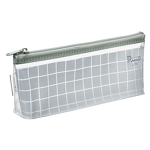 スリムタイプフォギーグレー/1個 (x 1)/F-VBF246-2・Color:フォギーグレーStyle:スリムタイプ・パッケージ個数:1・「スタメン文具」がおしゃれにキマるツールペンケースPiiip・【外寸法(W・D・H)】 200×35×75mm・【カラー】 フォギーグレー・【材質】 透明ケース：PVC・【ペン収容本数】 約8本 収容本数は目安です。ペンの種類によって前後します。「スタメン文具」がおしゃれにキマる、ツールペンケース ピープ ・スタメン文具を入れられるフロントポケット付きです。 ・サブ文具は仕切りの後ろに隠せます。 ・ペンケース単体でも自立します。 ・前後合わせて約8本のペンが収容可能です。 ・開口部がファスナータイプのため、開閉がスムーズにできます。 ペン収容本数は目安です。ペンの種類によって前後します。 素材の特性上、雑誌の切り抜きやコピー、消しゴムが密着するとインクが移ったりくっついて変形したりする場合がありますのでご注意ください。