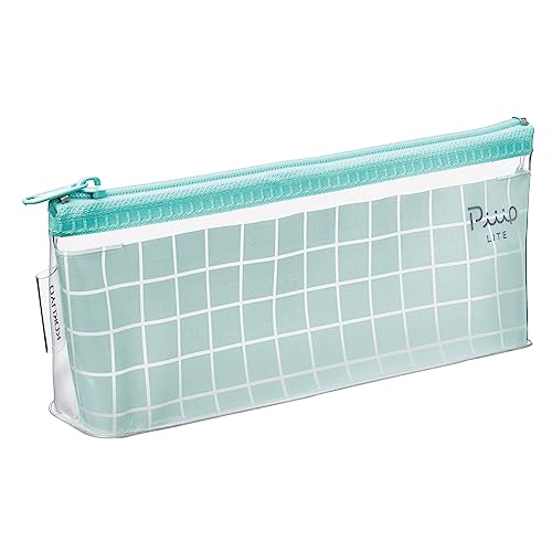 スリムタイプアイシーブルー/-/F-VBF246-3・Color:アイシーブルーStyle:スリムタイプ・パッケージ個数:1・「スタメン文具」がおしゃれにキマるツールペンケースPiiip・【外寸法(W・D・H)】 200×35×75mm・【カラー】 アイシーブルー・【材質】 透明ケース：PVC・【ペン収容本数】 約8本 収容本数は目安です。ペンの種類によって前後します。「スタメン文具」がおしゃれにキマる、ツールペンケース ピープ ・スタメン文具を入れられるフロントポケット付きです。 ・サブ文具は仕切りの後ろに隠せます。 ・ペンケース単体でも自立します。 ・前後合わせて約8本のペンが収容可能です。 ・開口部がファスナータイプのため、開閉がスムーズにできます。 ペン収容本数は目安です。ペンの種類によって前後します。 素材の特性上、雑誌の切り抜きやコピー、消しゴムが密着するとインクが移ったりくっついて変形したりする場合がありますのでご注意ください。