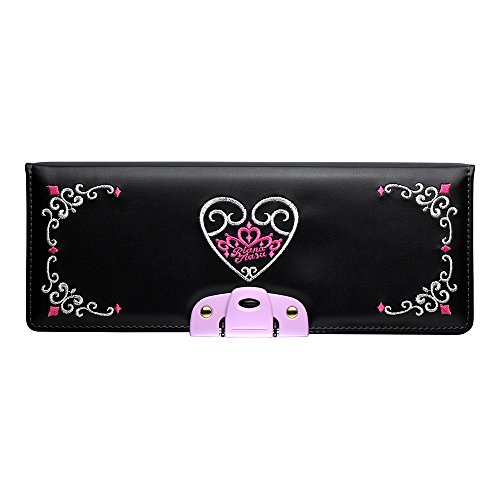 ブラック/-/SK-1052-D・Color:ブラック・パッケージ個数:1・こだわりと工夫を重ねた、軽くて丈夫な筆箱です。大容量でありながら、重さは最軽量クラスの160g。・「アルロック」で、衝撃による中身の飛び出しを防ぎます。ランドセルの中で中身がバラバラになりません。・【サイズ】W95xH240xD36mm・【カラー】ブラック 【主要材質】本体=ABS、PE、PU・【製造国】日本【たっぷり入る、軽くて丈夫な筆入れ】 軽さを追求した、丈夫な素材の筆箱です。本体は最軽量クラスの約160g。 鉛筆を6本収納できるペンホルダーがついています。消しゴム、油性名前ペン、直定規や三角定規なども収納可能。 小学校の標準的な筆入の持ち物リストに対応しています。 フタの開閉は「アルロック」で、不意の衝撃による中身の飛び出しを防止します。 ランドセルの中でフタが開かず、中身がバラバラになる心配も不要です。 おしゃれな刺しゅう入りのデザイン。 外側はポリウレタン製の合皮製。縫製仕上げで、頑丈で長持ちします。 不規則エンボス加工を施したPU製合皮は、キズが目立ちにくく、弾性、靭性、耐摩耗性に優れています。 ソニックの「こだわり筆入」は、素材とデザインにとことんこだわった、小学生が使いやすい丈夫な筆箱。 高品質の日本製です。 カラー・デザインの種類も豊富。お子様のお好みに合わせてお選びください。