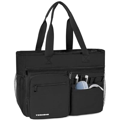 訪問看護 バッグ 看護師 訪問バッグ トートバッグ 往診バッグ 大容量 A4 メディカルバッグ ブラック M-40×15.8×31.8cm色モデル商品説明【大容量】バッグの内部は、複数の小さなポケットと仕切りで非常に整理されています。外部には、小物用の 7 つのスロットと、カードを分類するための 2 つのコンパートメントがあります。 2 つのジッパー付きフロント ポケットには、聴診器、血圧計、ガーゼ、充電器、携帯電話、鍵などを収納できます。 2 つのサイドポケットには、ボトル、グラス、傘などを収納できます。15.6インチのノートパソコンも収納できます。【高品質と寸法】40cm x 15.8cm x 31.8cm。 バックパックキャリーハンドルは61cmの長さです。 高品質の600D防水オックスフォード生地を使用したこのバックパックは、通常のキャンバスバッグよりも軽量で耐久性があり、持ち運びが簡単です。 また、バッグの外側には大きなジップポケットがあり、さらに背面にも大きなポケットがあるので、必要に応じて必要なものを入れておくことができます。バッグの内側には3mmのパールコットン素材を使用しており、衝撃や傷からアイテムを効果的に保護します。【肩掛け、トートけ両方OKのバッグ】このハンドバッグのショルダーストラップは長めで、肩への負担を軽減し、より快適に背負えます。 用途に合わせていつでも使い方を変えることができ、ショルダーバッグとしてもハンドバッグとしても、さまざまなシーンに気軽に対応できます。【多機能】訪問看護バッグは非常に実用的なデザインで、そのスタイリッシュでクラシックなデザインはさまざまな機会のニーズを満たすことができ、快適なハンドルを備えています。 シーンに合わせて使い分けができ、どんなコーデにも合わせやすいシンプルなデザインのバッグで、男女問わずお使いいただけます。 また、シンプルなデザインのバッグは、洋服に合わせやすいだけでなく、年齢層や性別を問わず幅広く使えるので、より実用的でクラシカルなバッグに仕上がっています。【プレゼントとしても喜んでいただいています】ギフトにも最適な男女トートバッグです。 クラシカルなデザインとシンプルなフォルムに加え、実用性に優れた大容量のバックパックです。 通学、塾など多目的に使えます。 マザーズバッグとして必要な物を入れたり、お買い物の際はクロスボディバッグとしても使えてとても便利です。 訪問看護 バッグ 看護師 訪問バッグ トートバッグ 往診バッグ 大容量 A4 メディカルバッグ ブラック